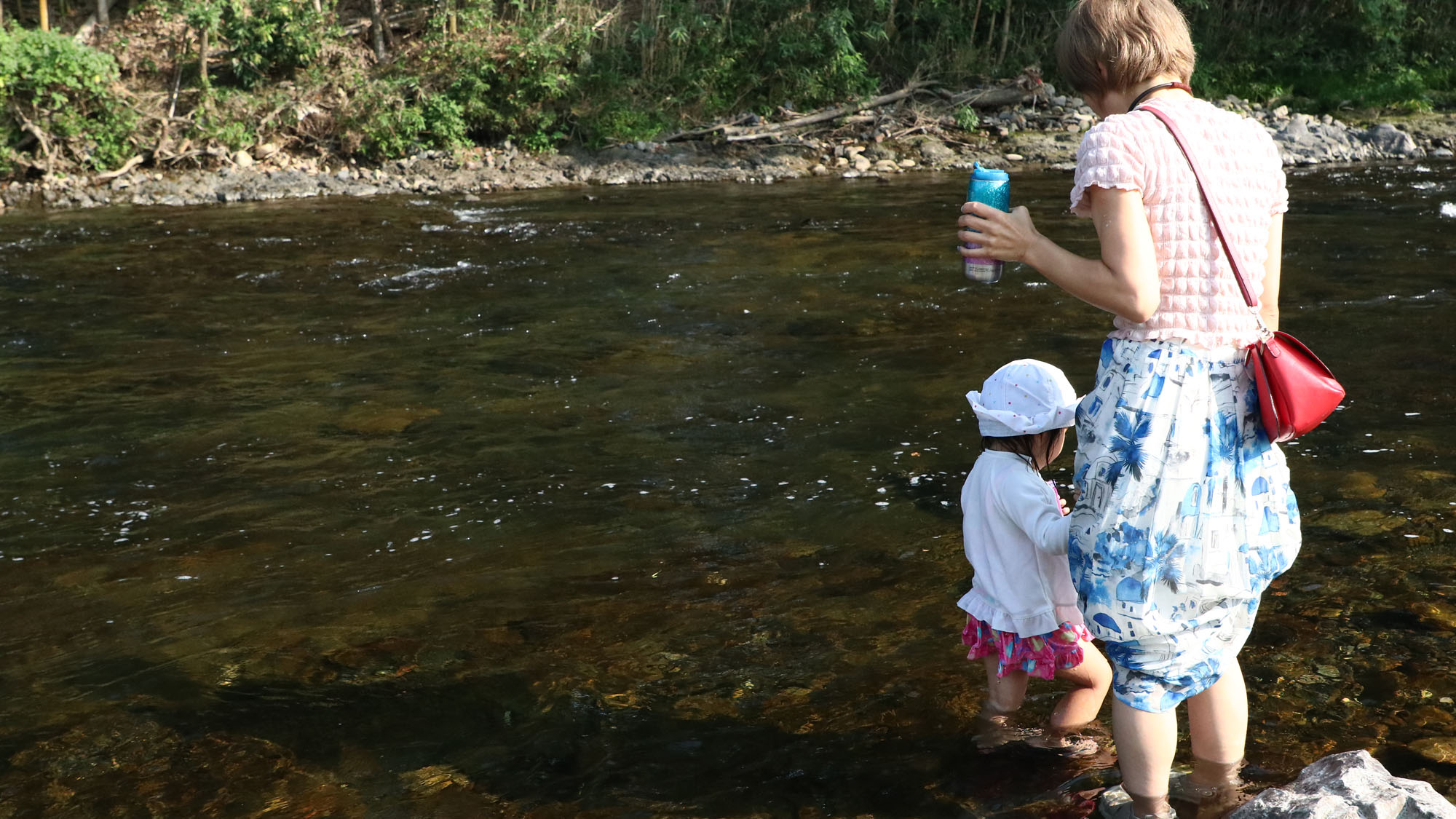 【川遊び＿イメージ】神野テラス徒歩1分のところに川があり人もあまりいなくて穴場スポット*