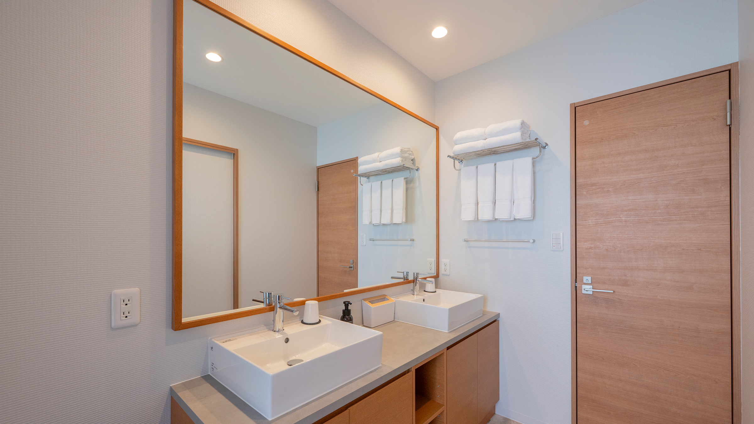 【禁煙】メゾネットルーム 2F洗面台