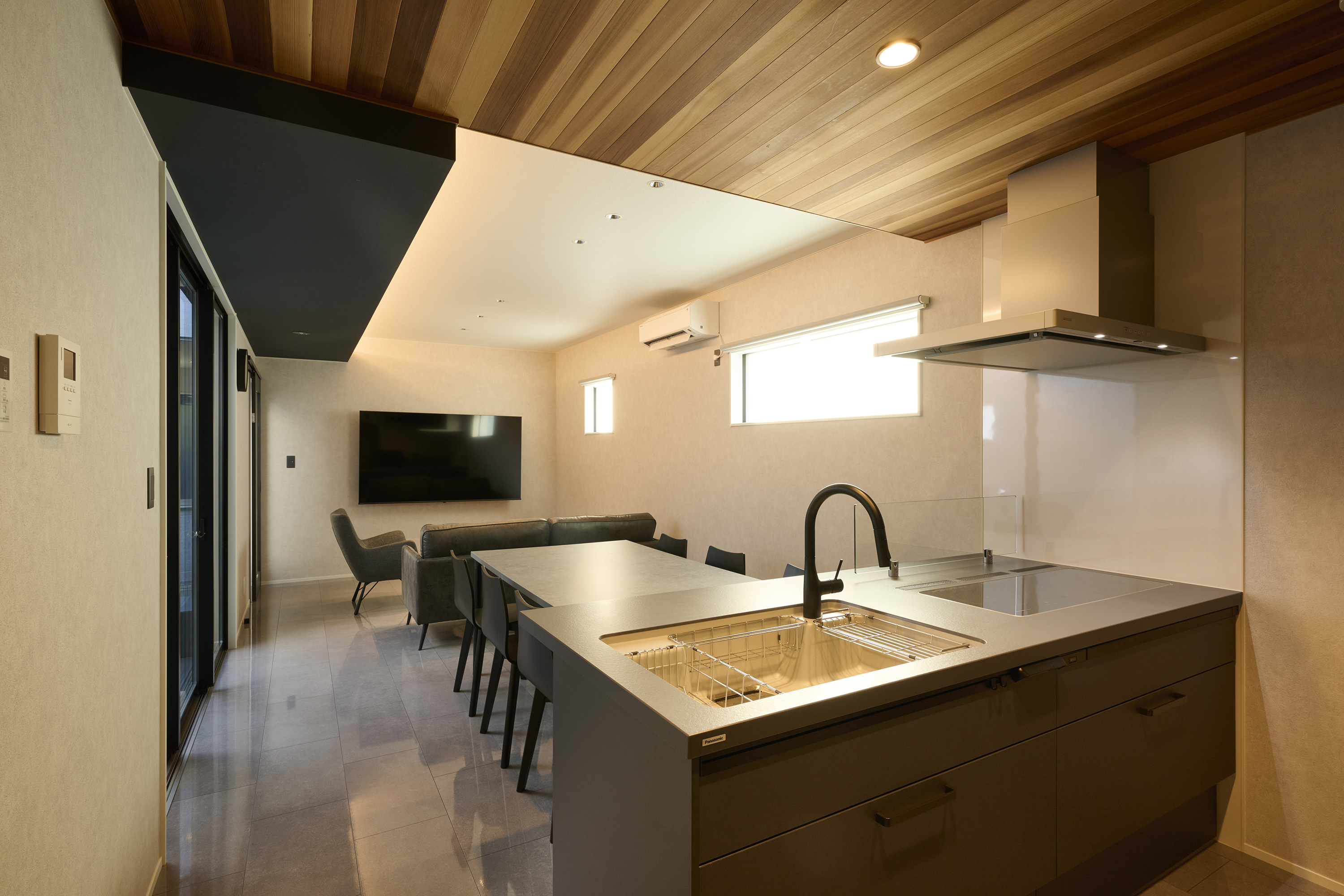 BASE ONE-リビングダイニングキッチン