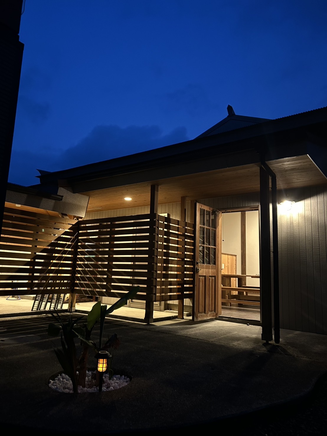 Nalu Resort...玄関前の夜景