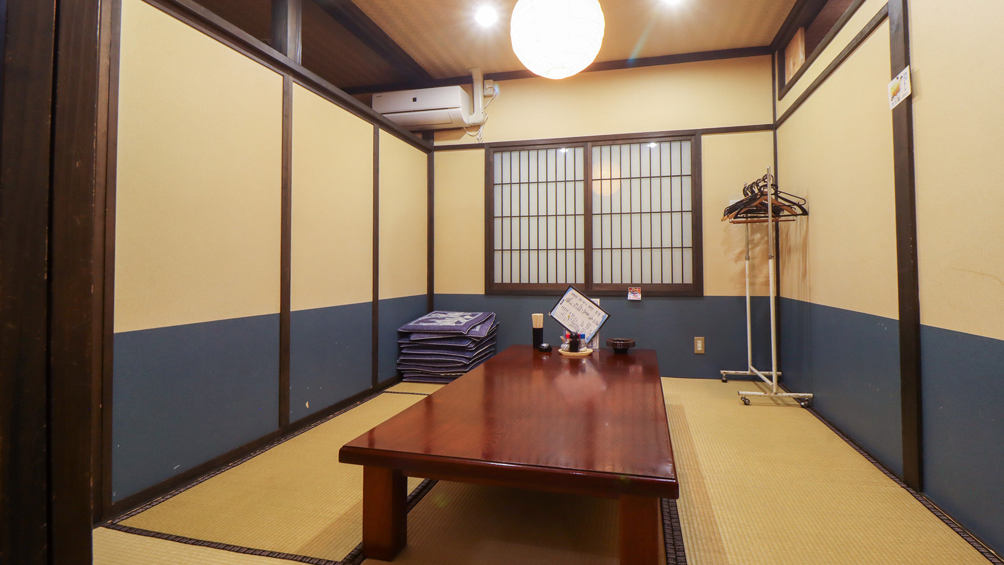 #海遊亭　昔ながらの温かみを感じる広々としたお座敷席。ご家族やグループでのご利用に最適です。足を伸ば