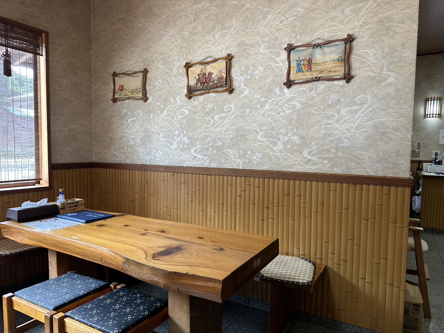 モンゴル料理ひやどテーブル席