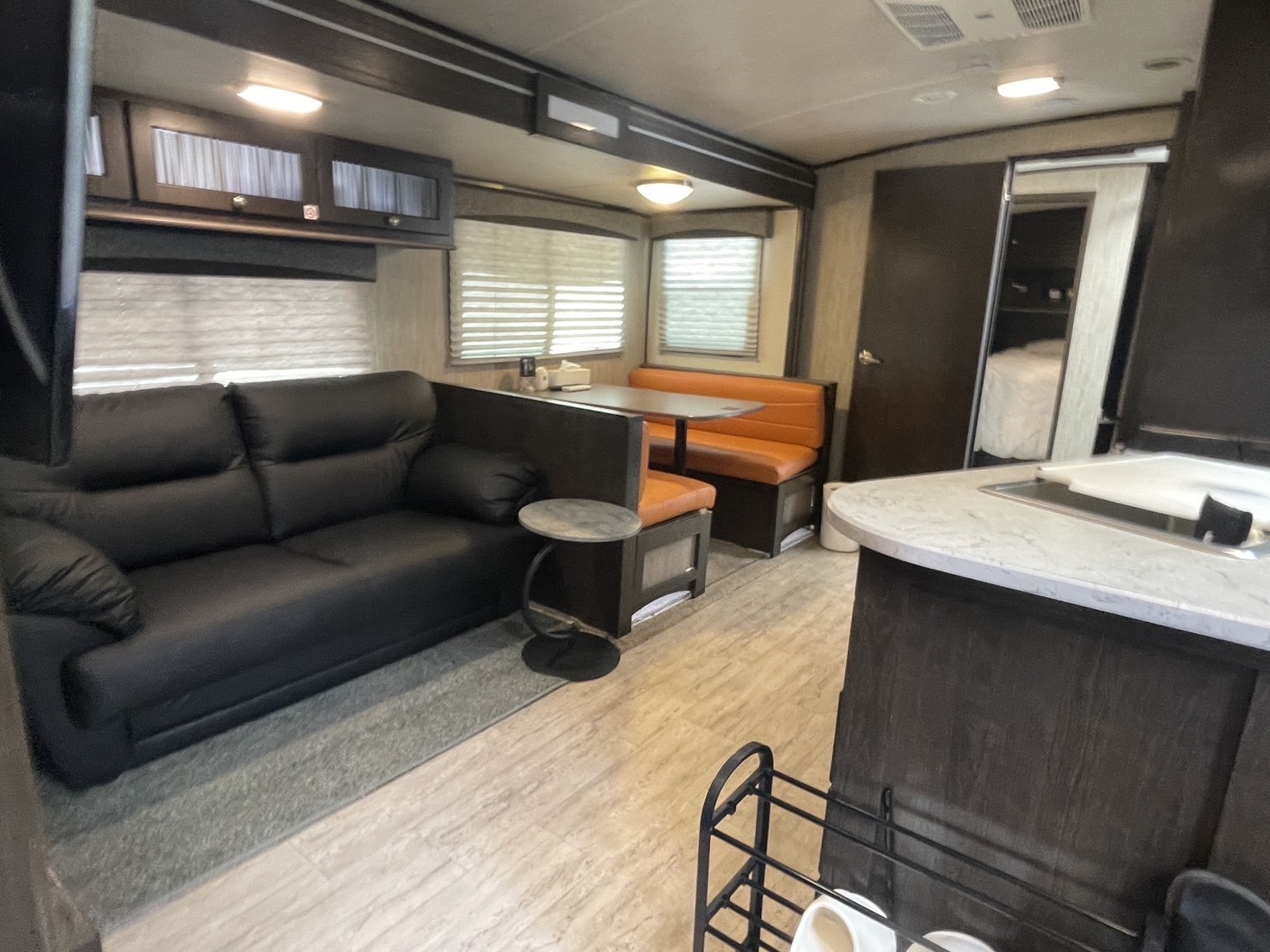 【アメリカンvilla】 遊び心と上品さを兼ね備えた、海の近くのトレーラーハウス 〜サウナ付き〜