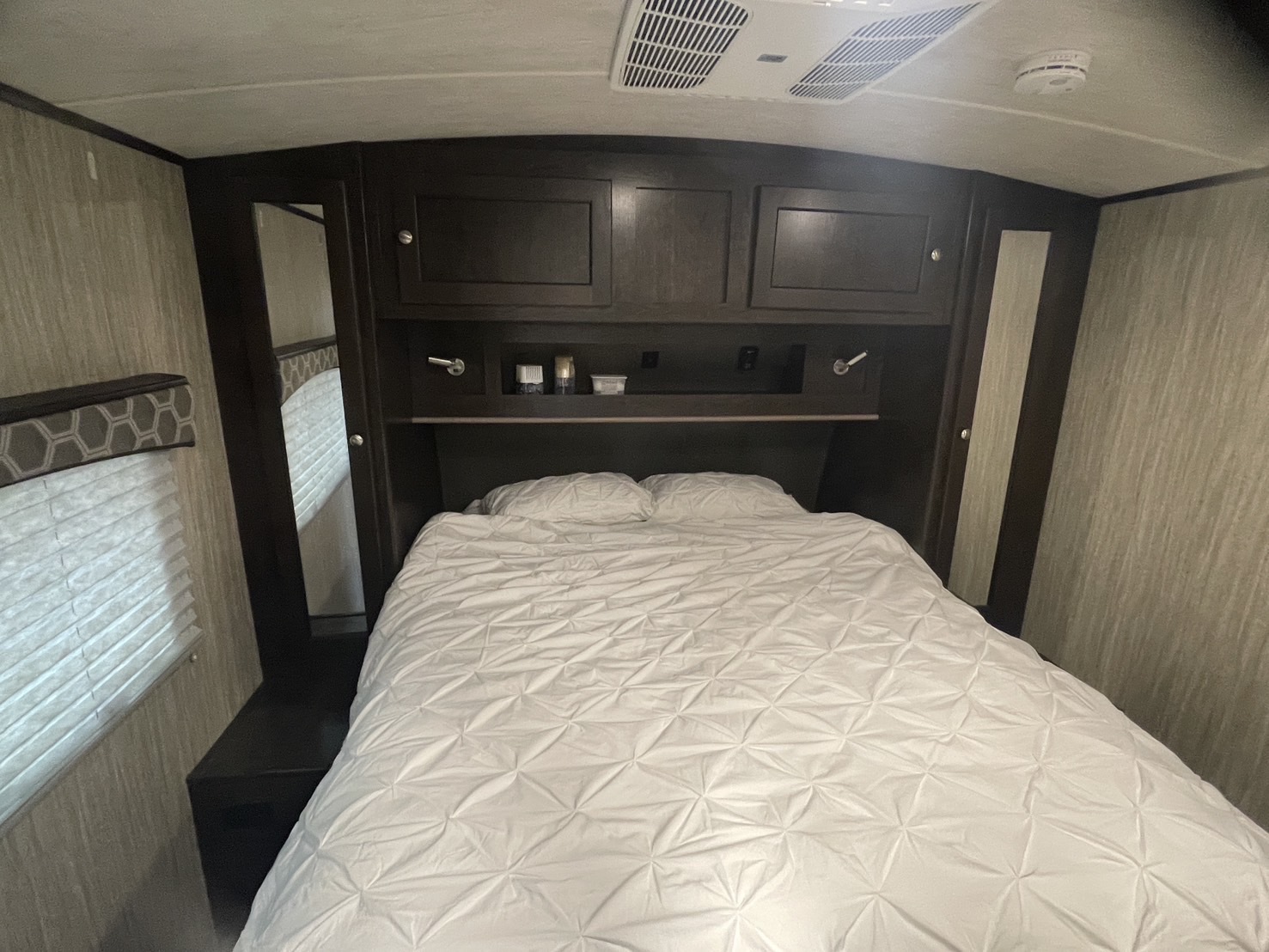 【アメリカンvilla】 遊び心と上品さを兼ね備えた、海の近くのトレーラーハウス 〜サウナ付き〜