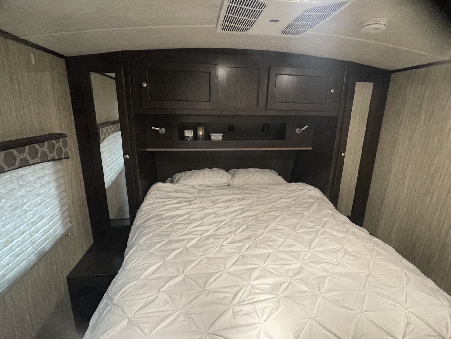 【アメリカンvilla】 遊び心と上品さを兼ね備えた、海の近くのトレーラーハウス 〜サウナ付き〜