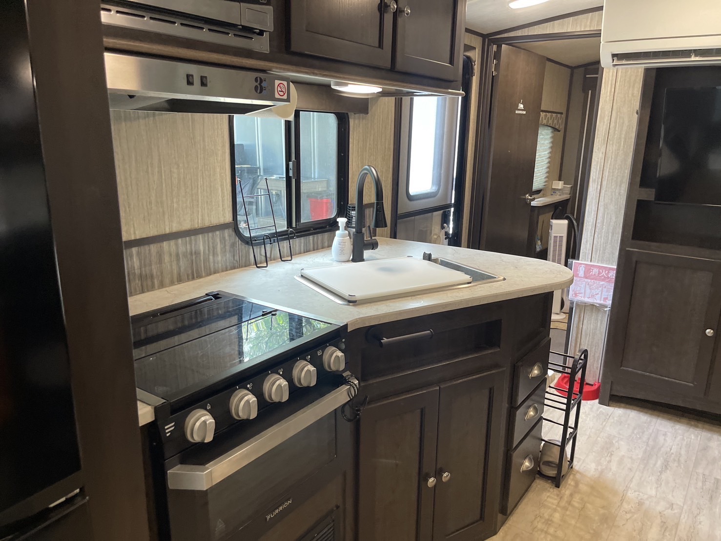 【ペット同伴】アメリカンvilla~遊び心と上品さを兼ね備えた、海近サウナ付トレーラーハウス