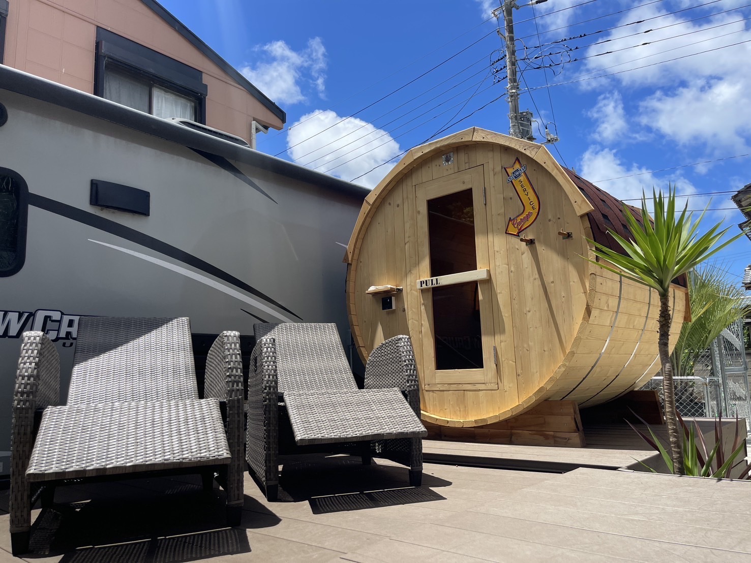 【アメリカンvilla】 遊び心と上品さを兼ね備えた、海の近くのトレーラーハウス 〜サウナ付き〜