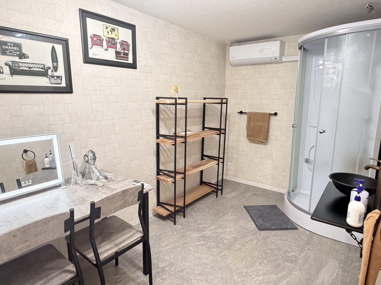 【アメリカンvilla】 遊び心と上品さを兼ね備えた、海の近くのトレーラーハウス 〜サウナ付き〜