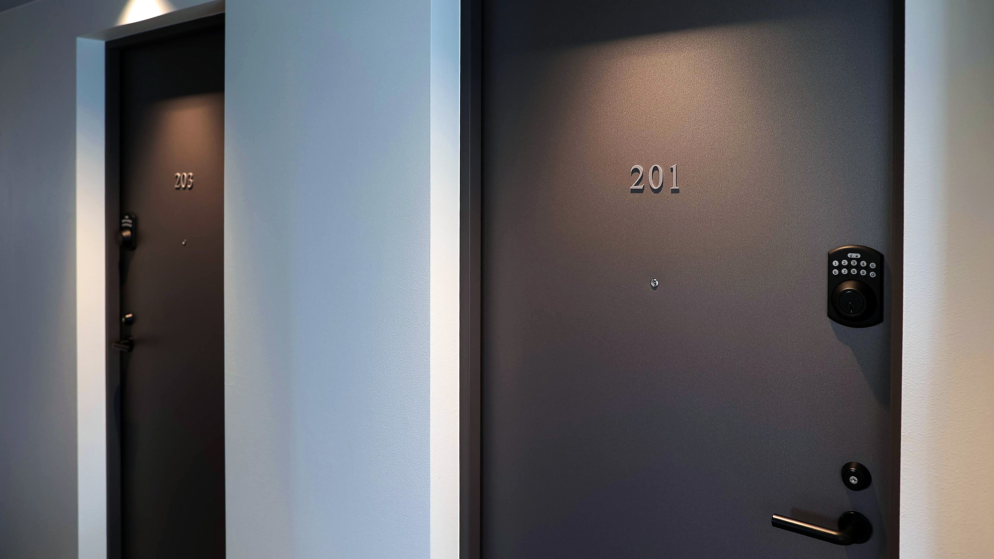 ・【館内】お部屋の鍵は暗証番号式。慣れない土地でもセキュリティばっちりで安心してお過ごしいただけます