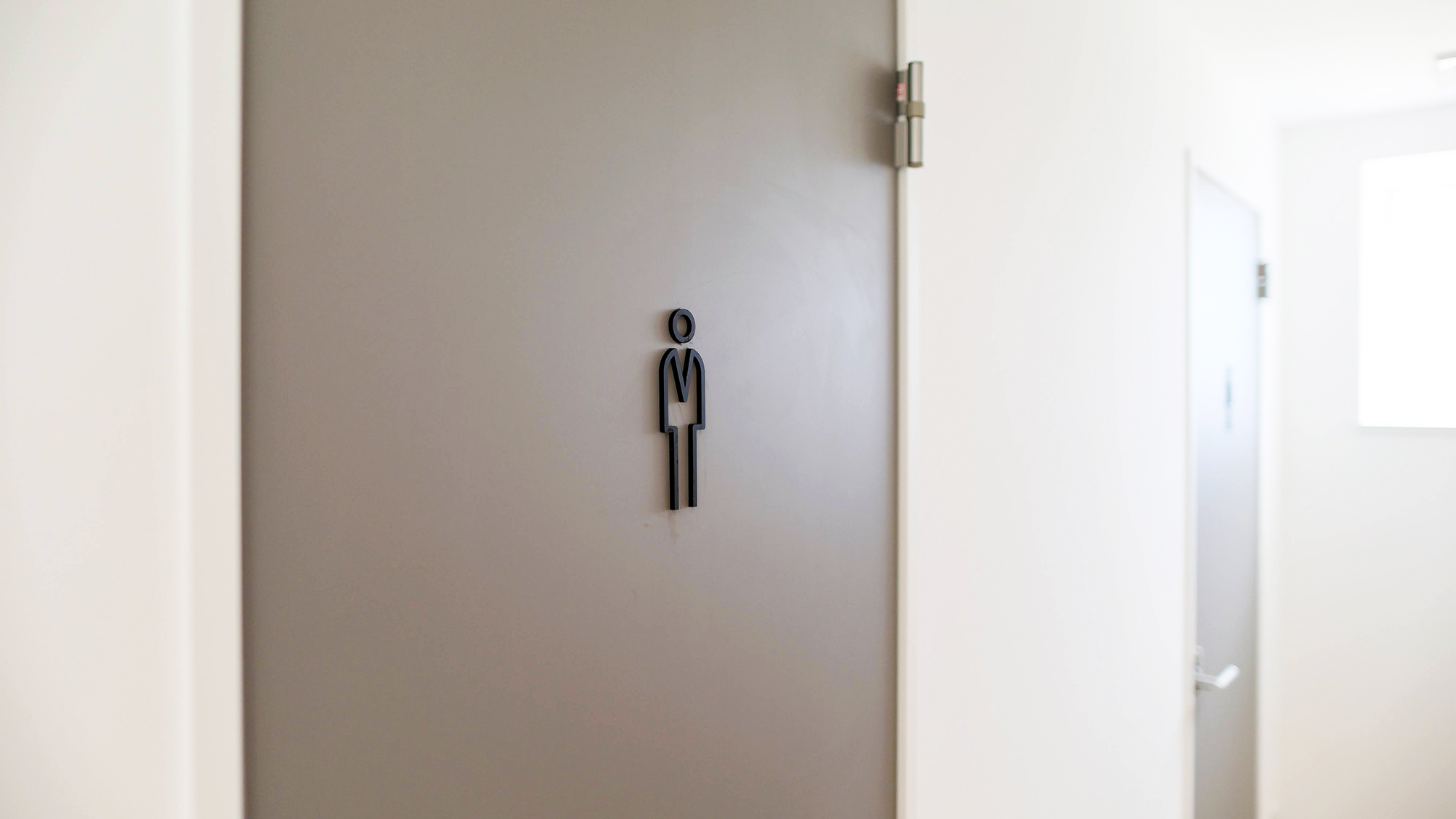 ・【館内設備】男女別でご利用いただける共用トイレ