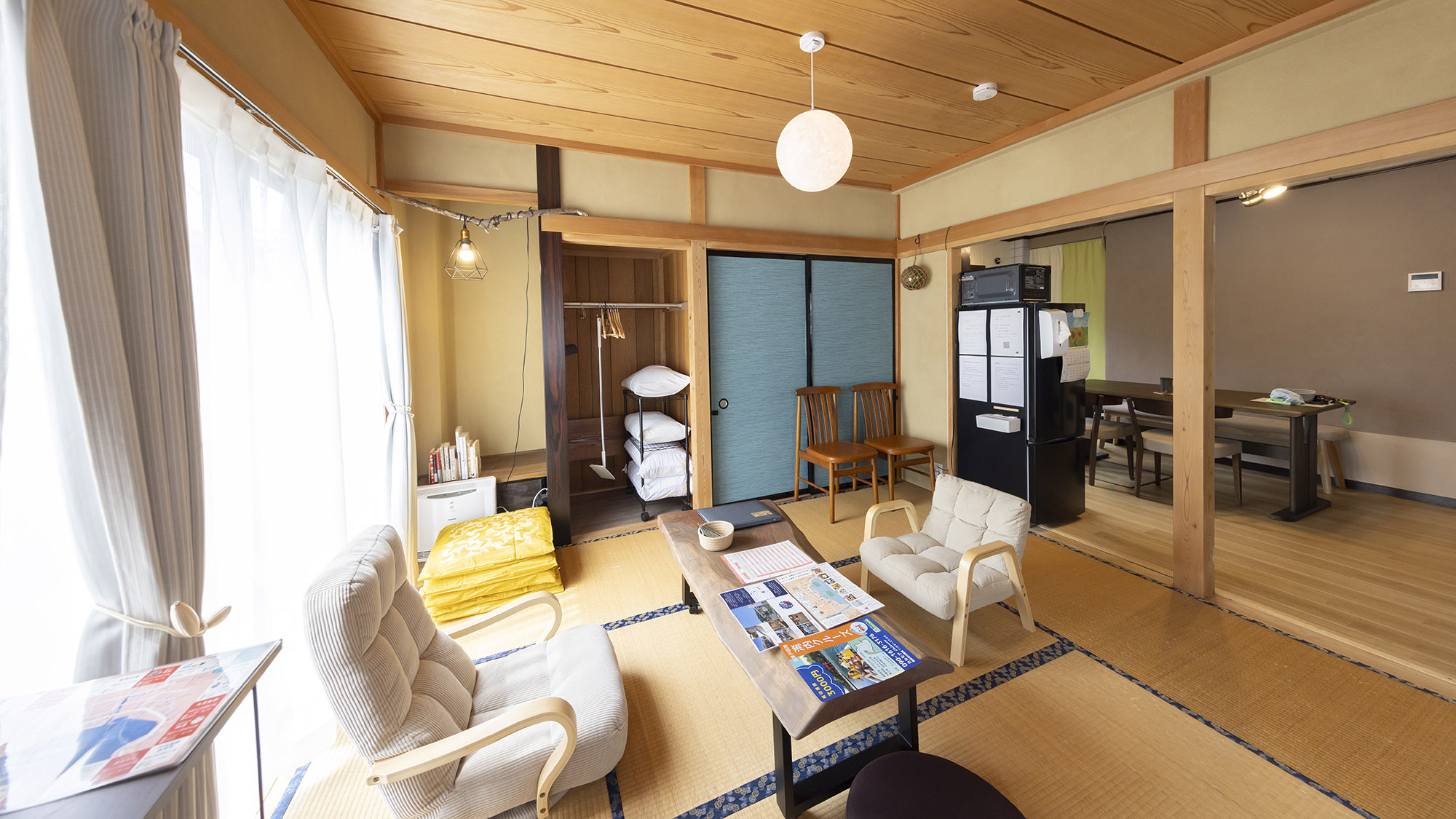 ・【和室】机を動かせば布団を敷いて６名様までお休みいただけます