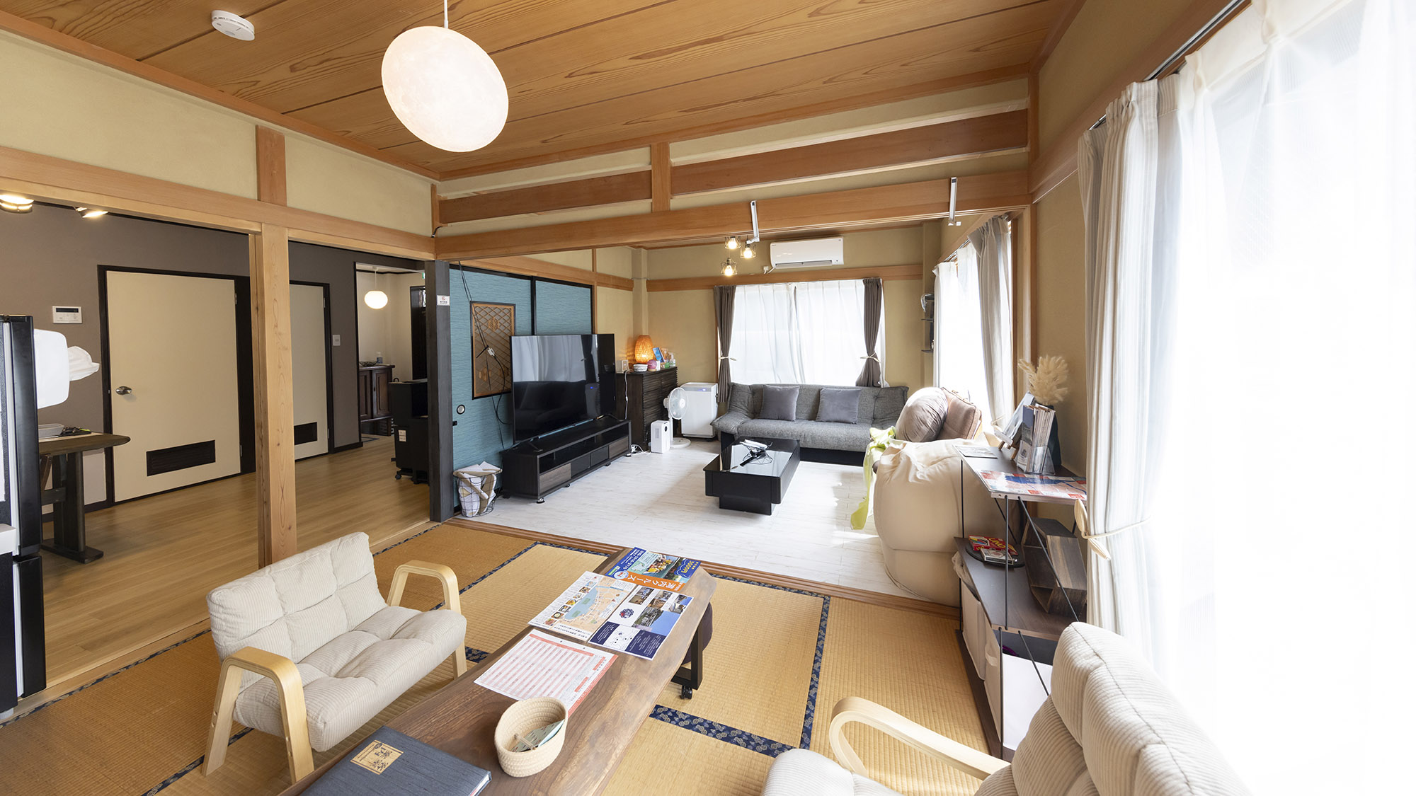 ・【和室】部屋同士がつながる間取り。開放感のある空間で広々お過ごしいただけます