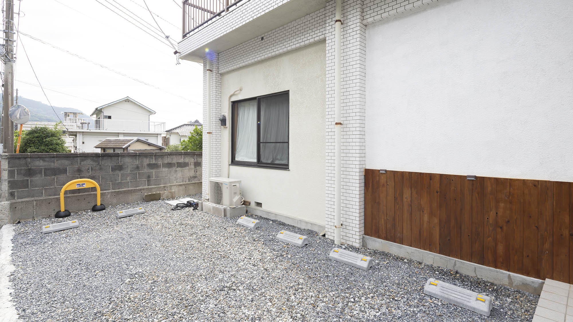 ・【外観】4台まで駐車可能。お車でお越しの方もご安心ください