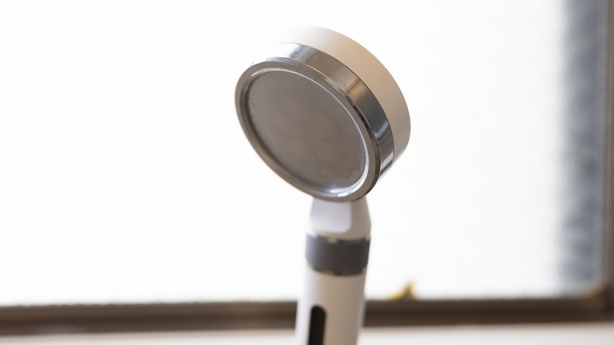 ・【バスルーム】清潔なシャワーヘッドをご用意。安心してバスタイムをお楽しみください