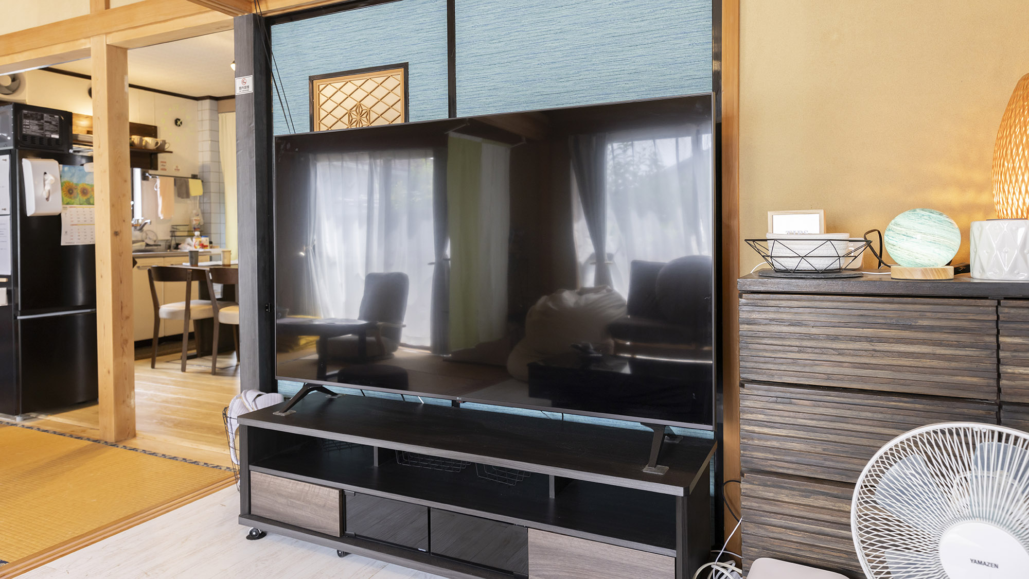 ・【リビング】ドラマや映画鑑賞に。リラックスした夜をお過ごしください