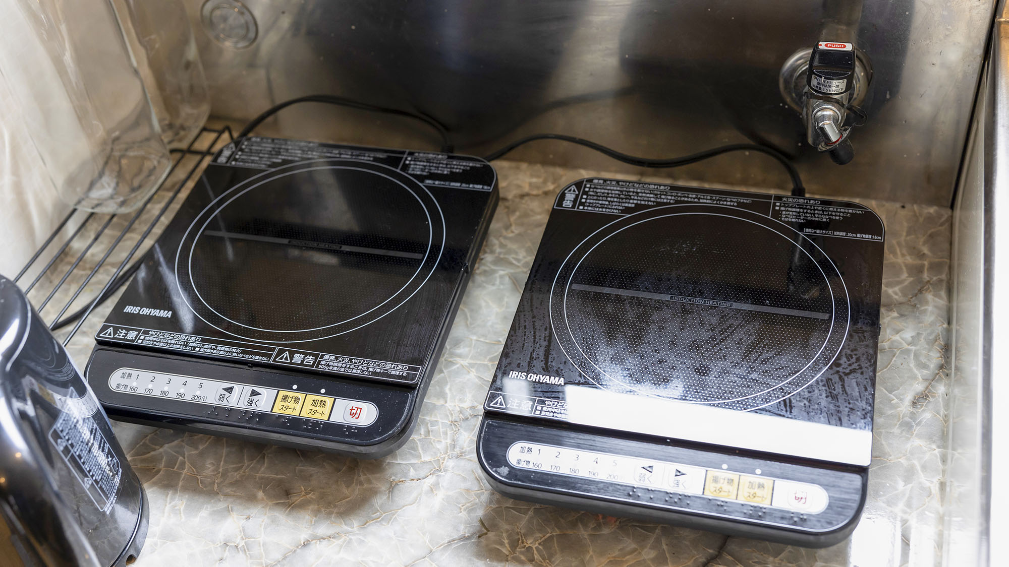 ・【キッチン】同時に調理できるのが嬉しい。IHコンロを２口ご用意しております