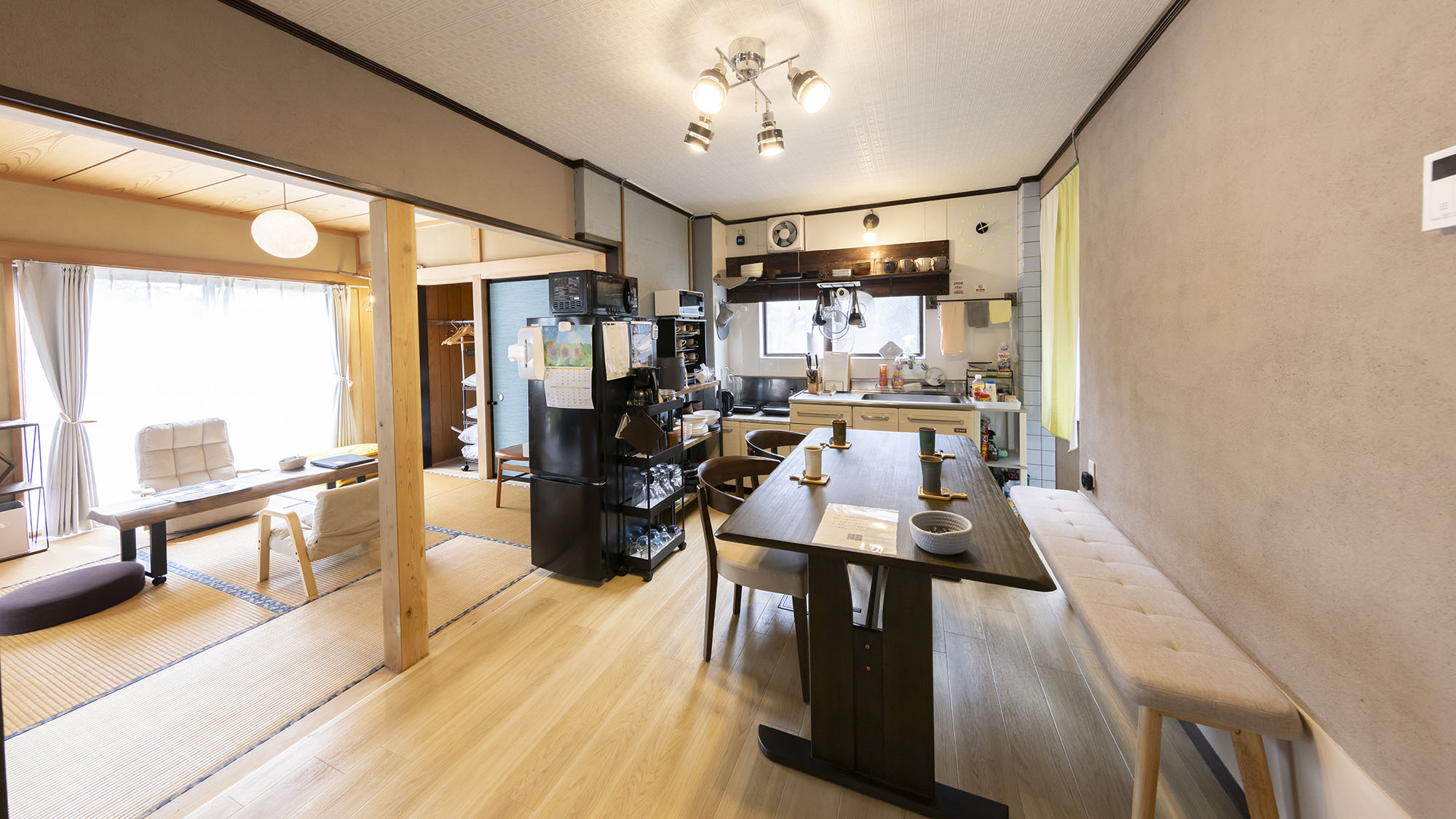 ・【キッチン】リビングとの行き来も楽々。食べた後すぐに休憩できます