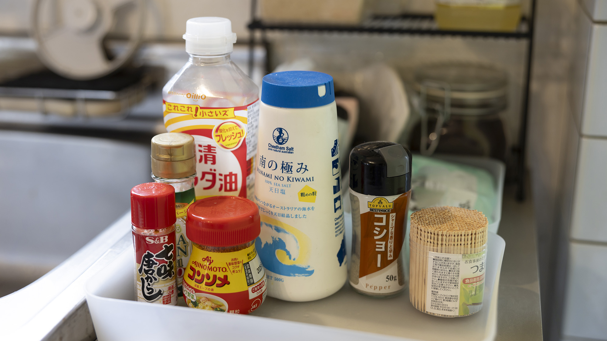 ・【キッチン】調味料を豊富にご用意。料理の幅が広がります