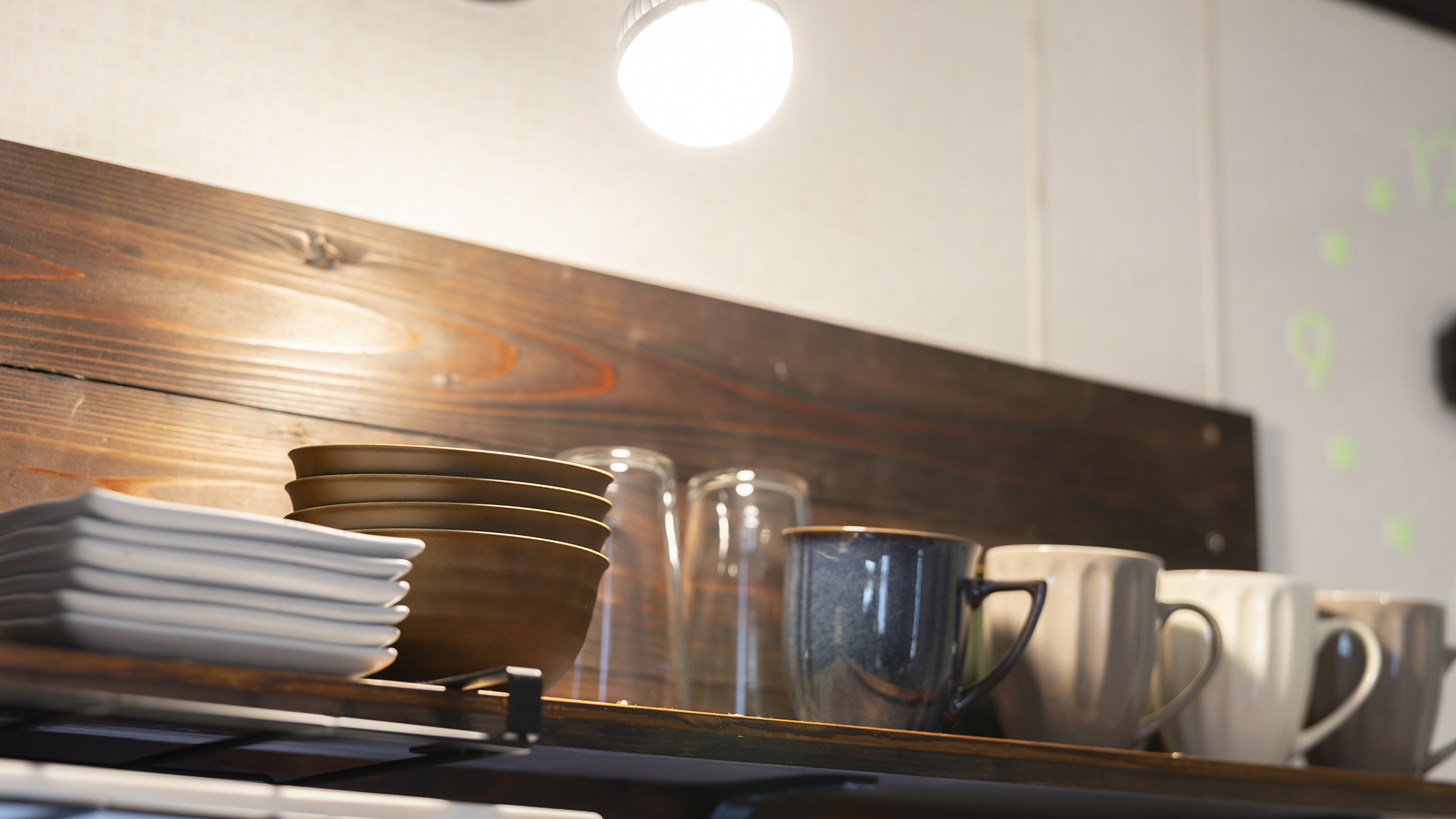 ・【キッチン】様々な食器を取り揃えております。料理に合わせてお使いください