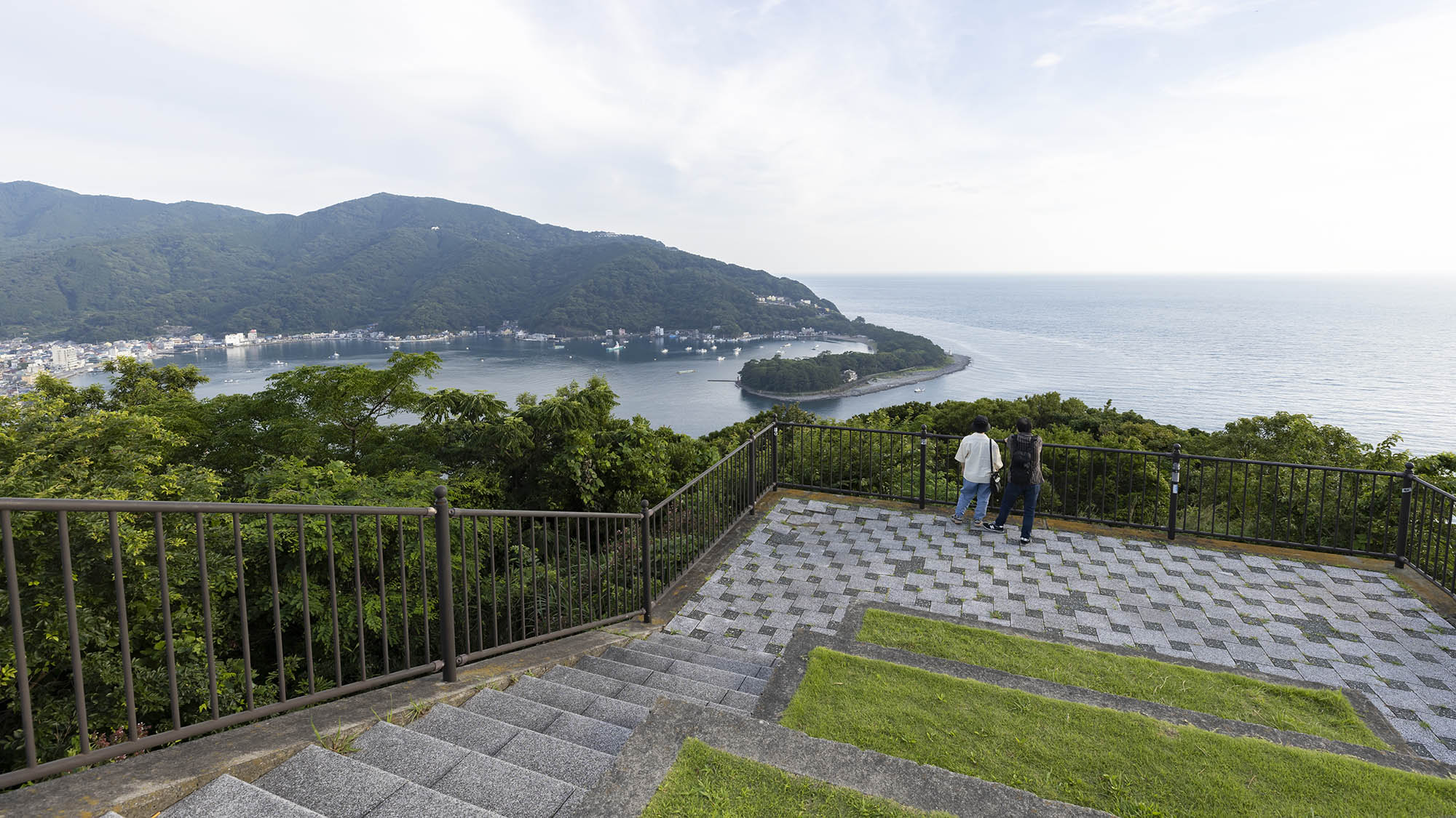 ・【周辺】御浜岬は車で約7分。釣りや海水浴などのマリンレジャーをお楽しみください