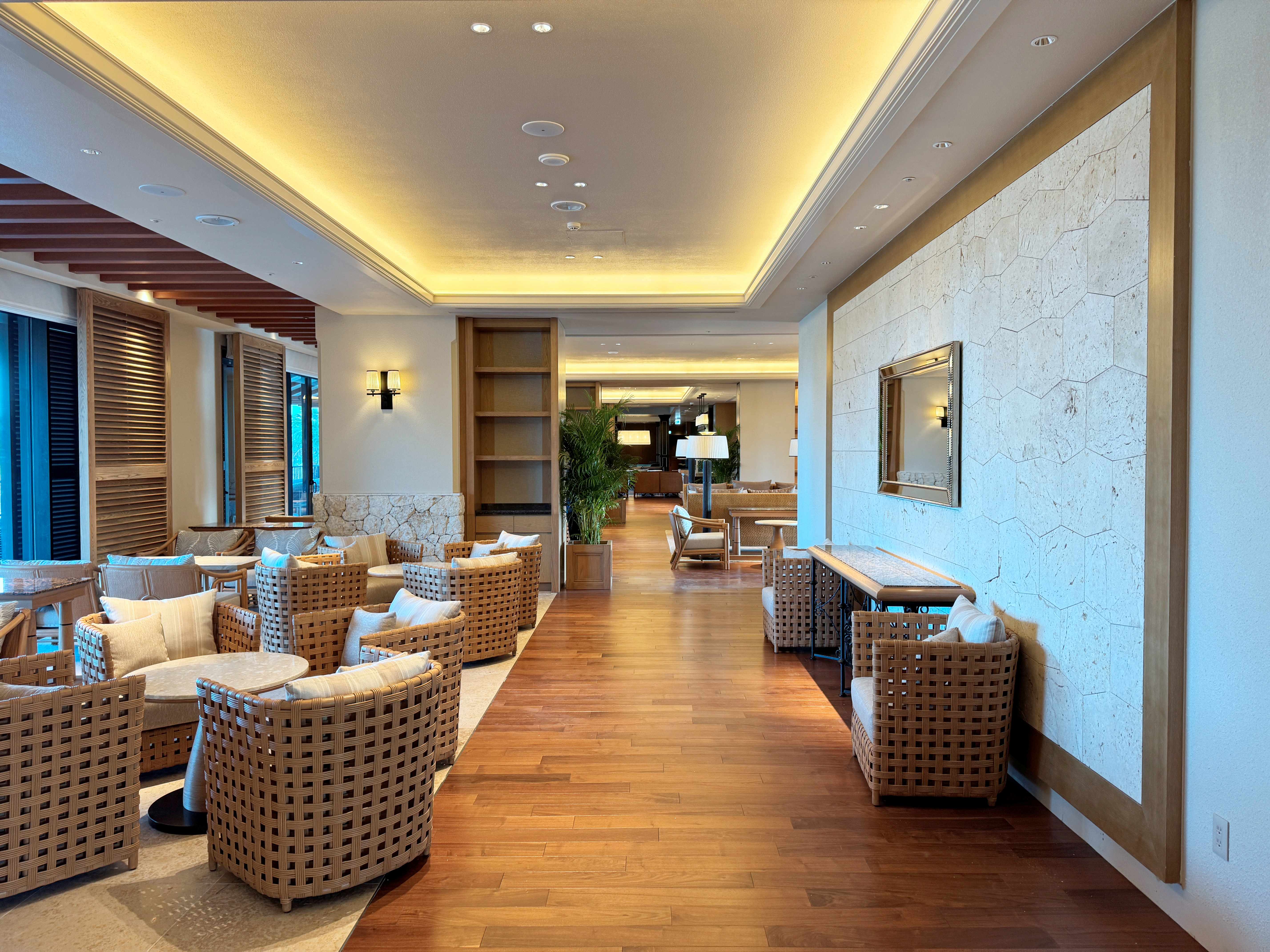 ザ・ラウンジ「The Lounge」