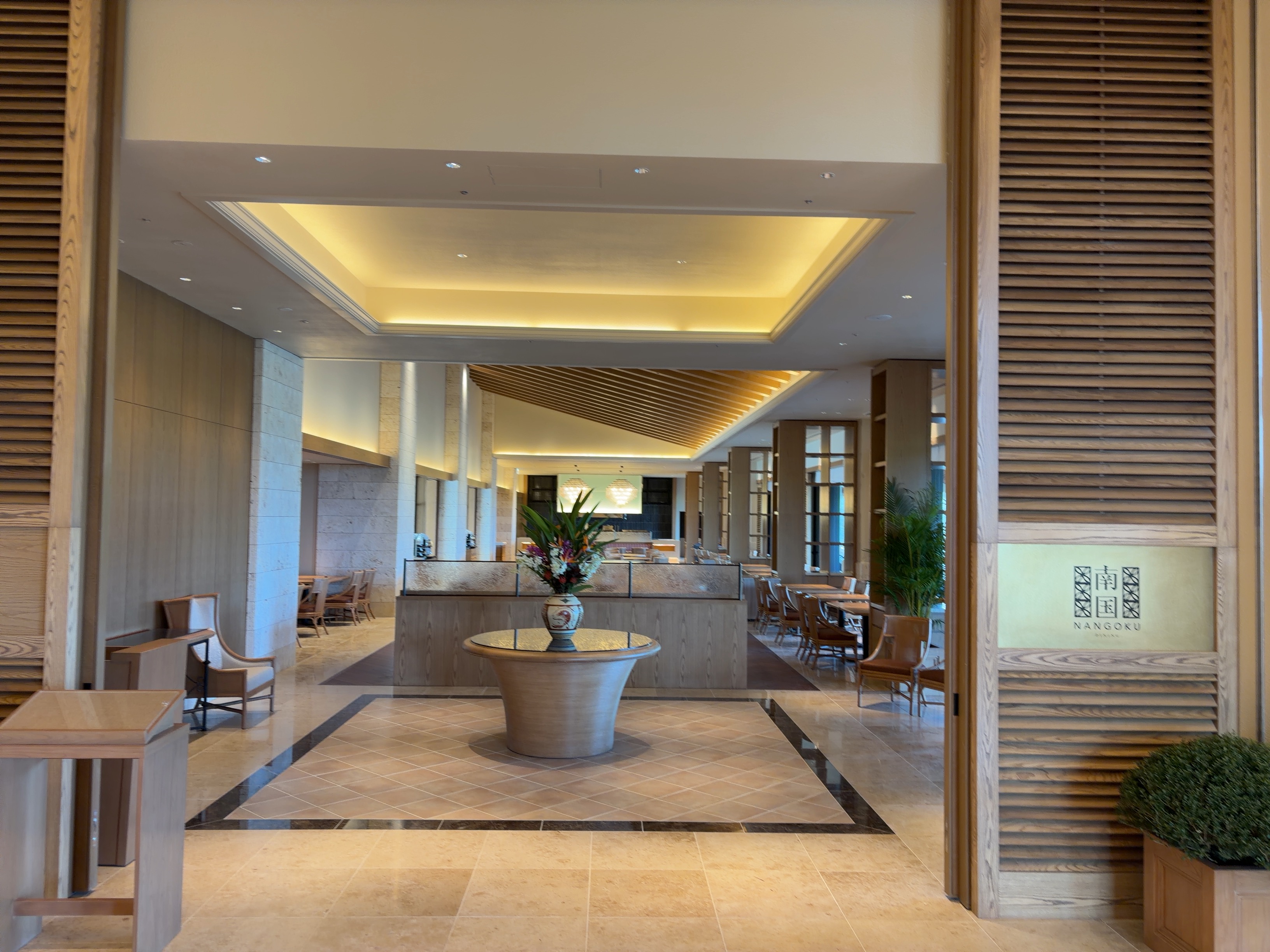 メインレストラン「南国」