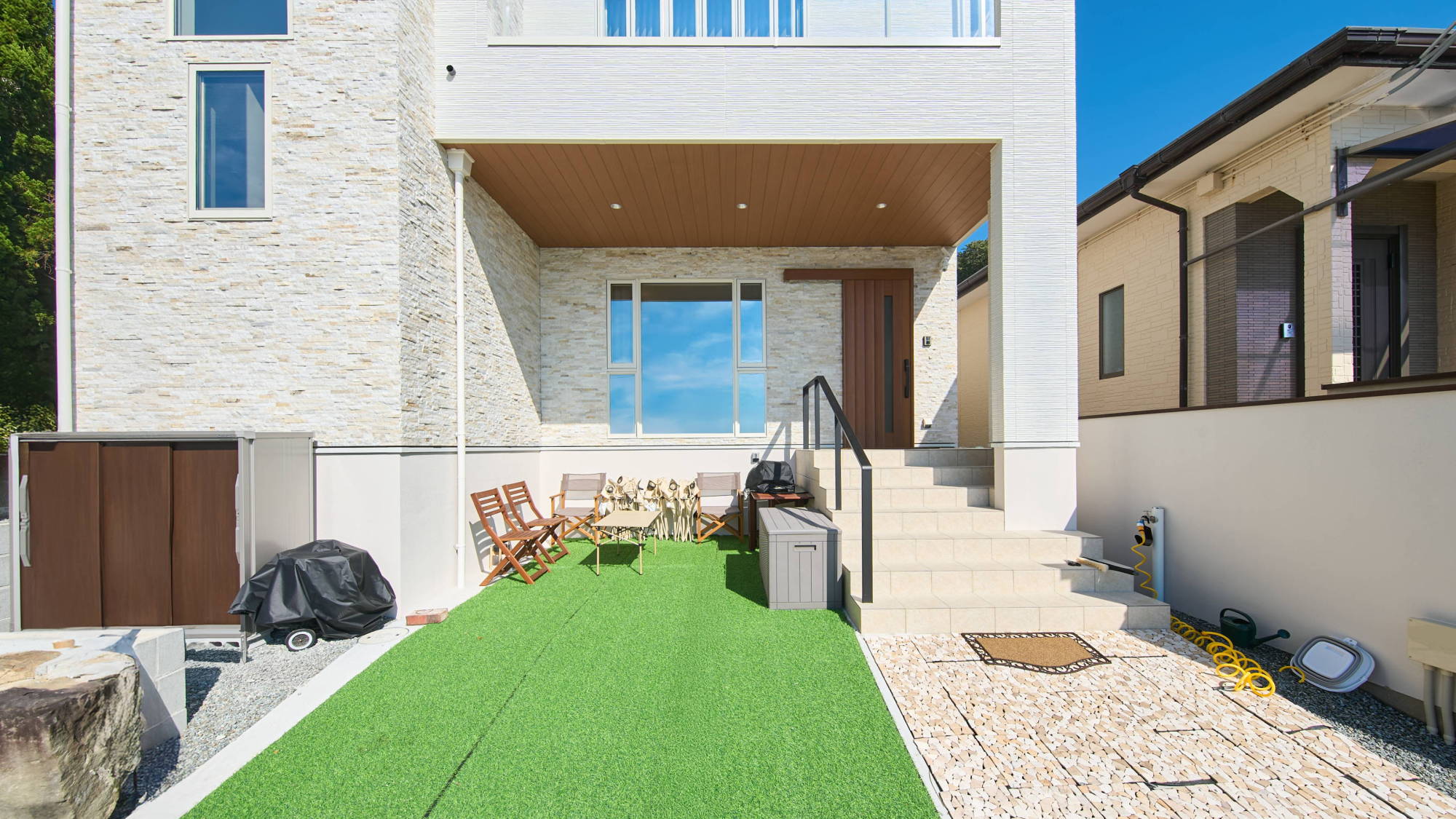 外観：エントランス