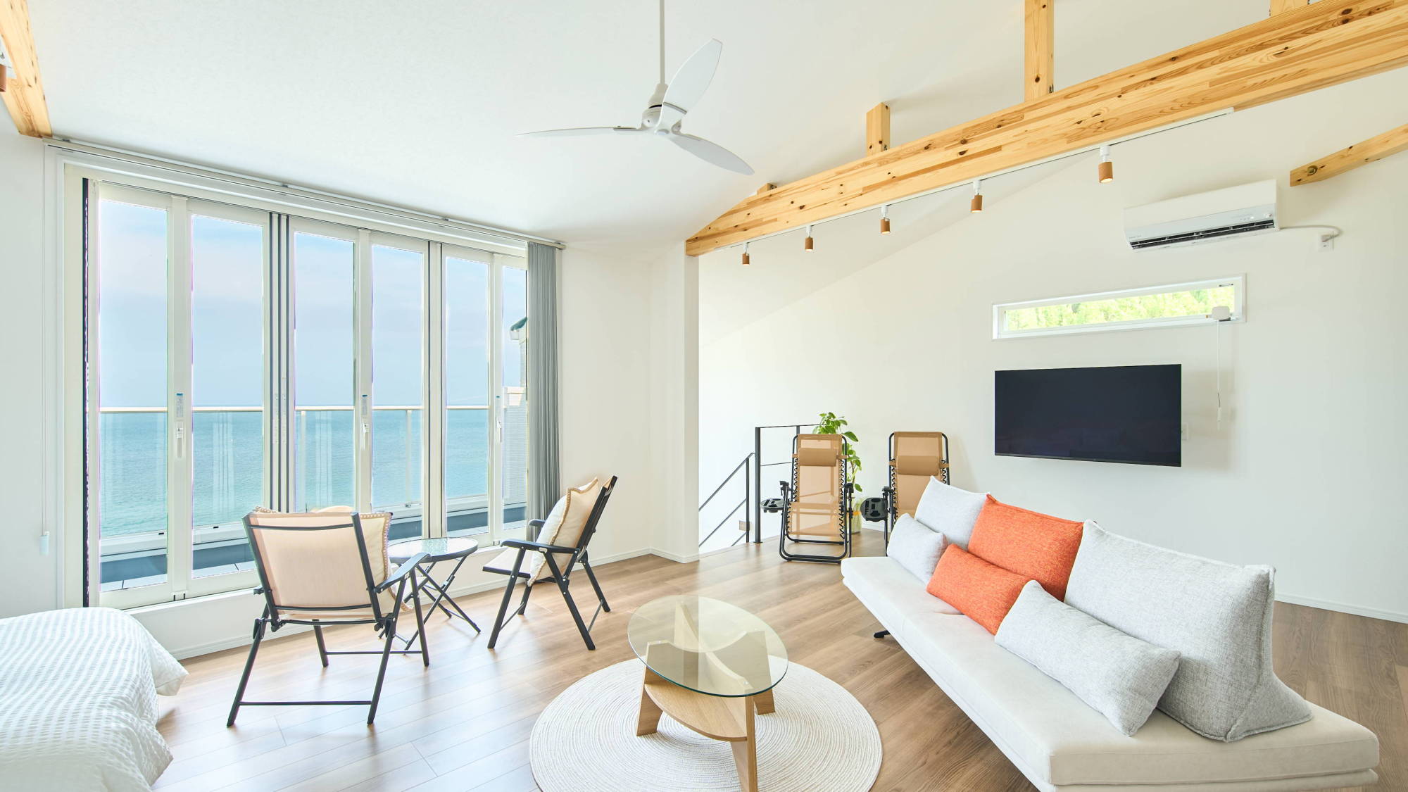 寝室：アイランドソファベッド