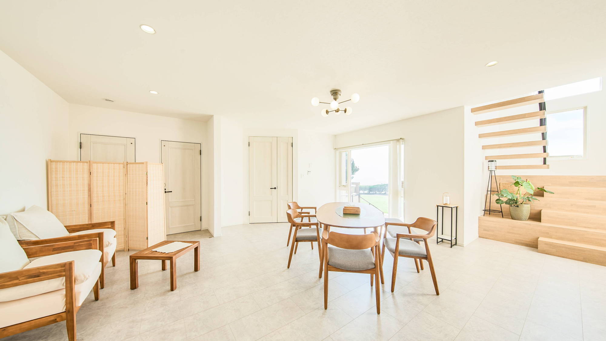 リビングダイニング全景