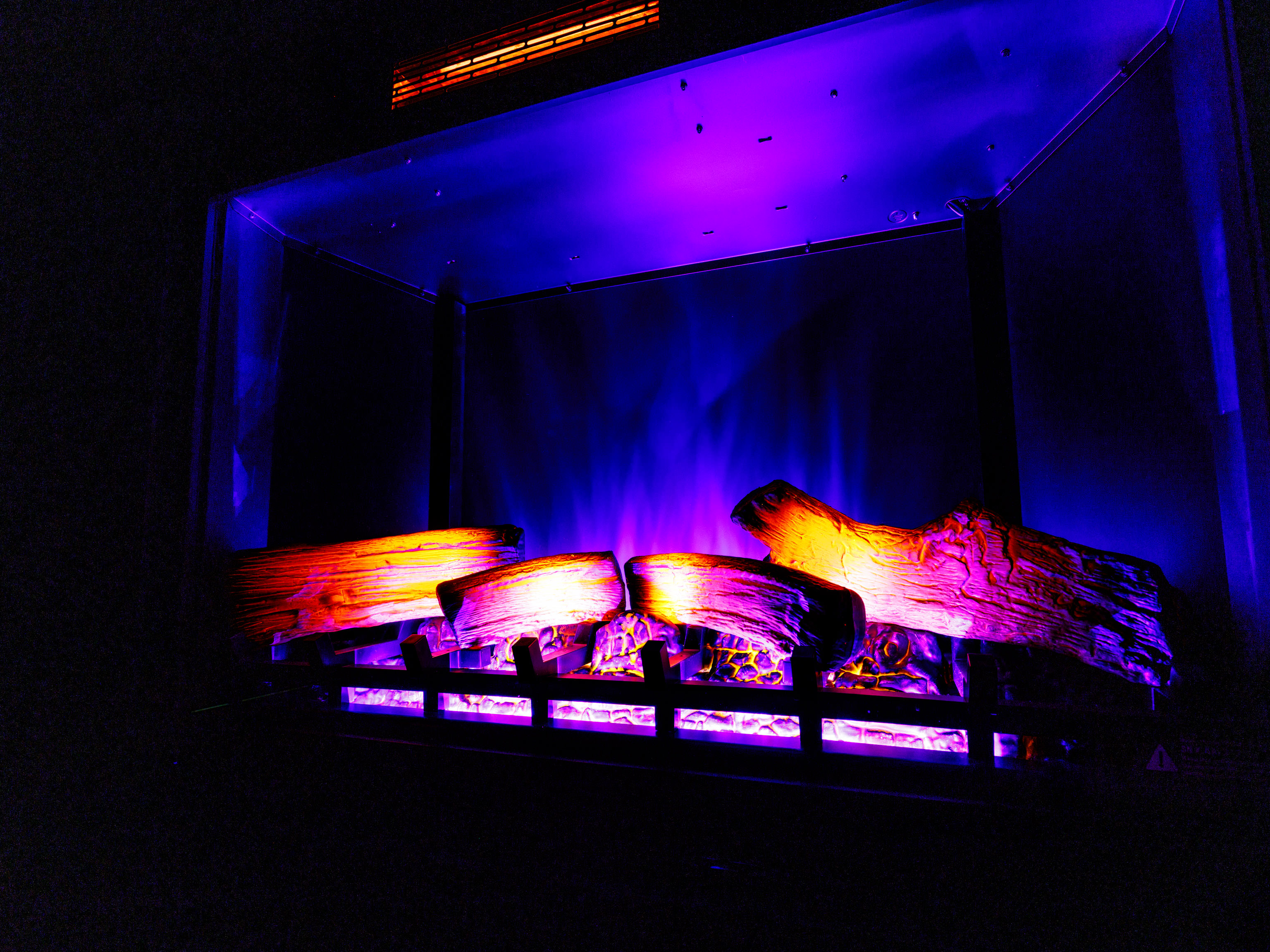 【禁煙】ラグジュアリーダブル(カラオケ・ソファー・電気暖炉付)