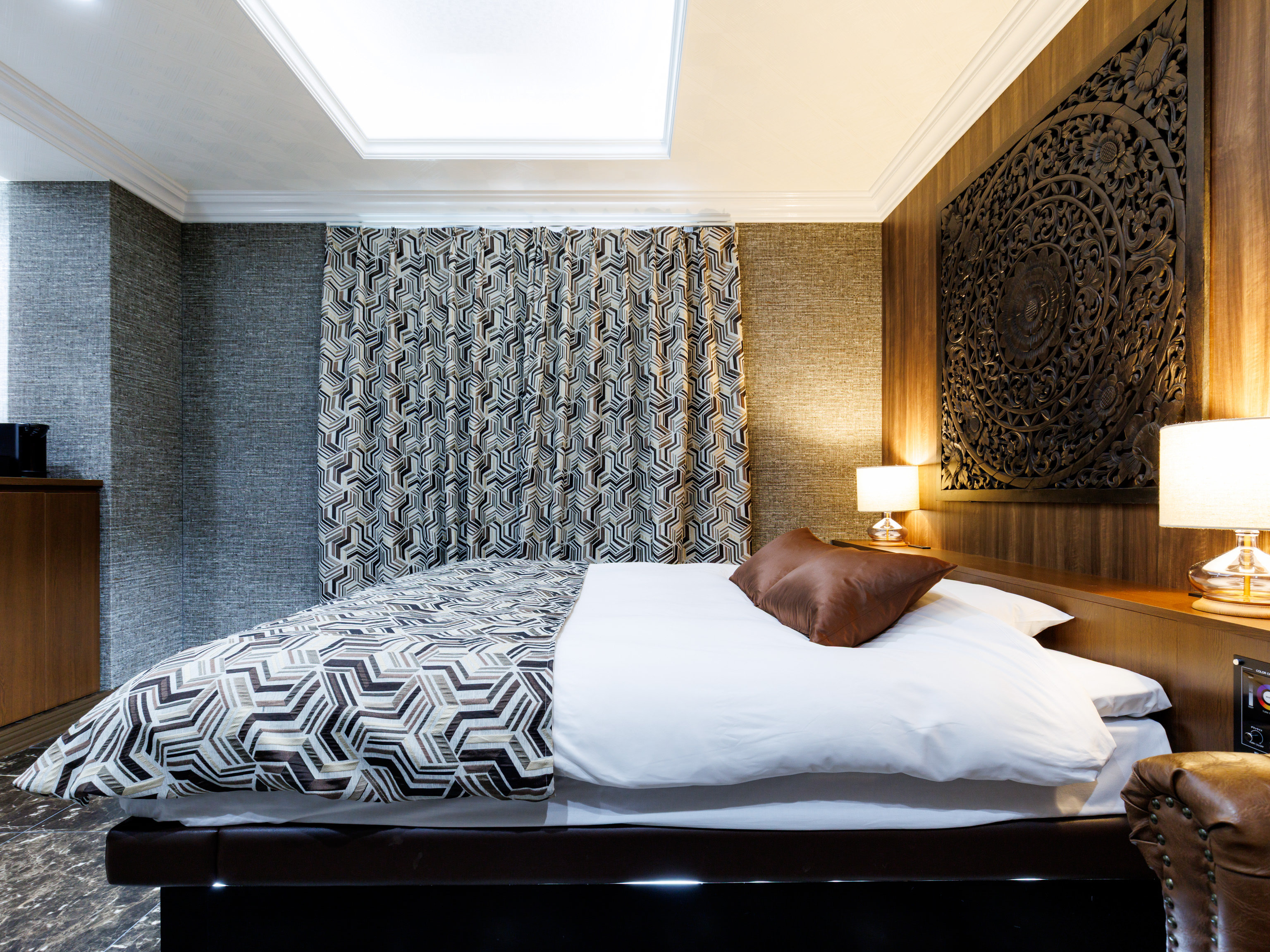 【禁煙】デラックスダブル(カラオケ・ソファー付)