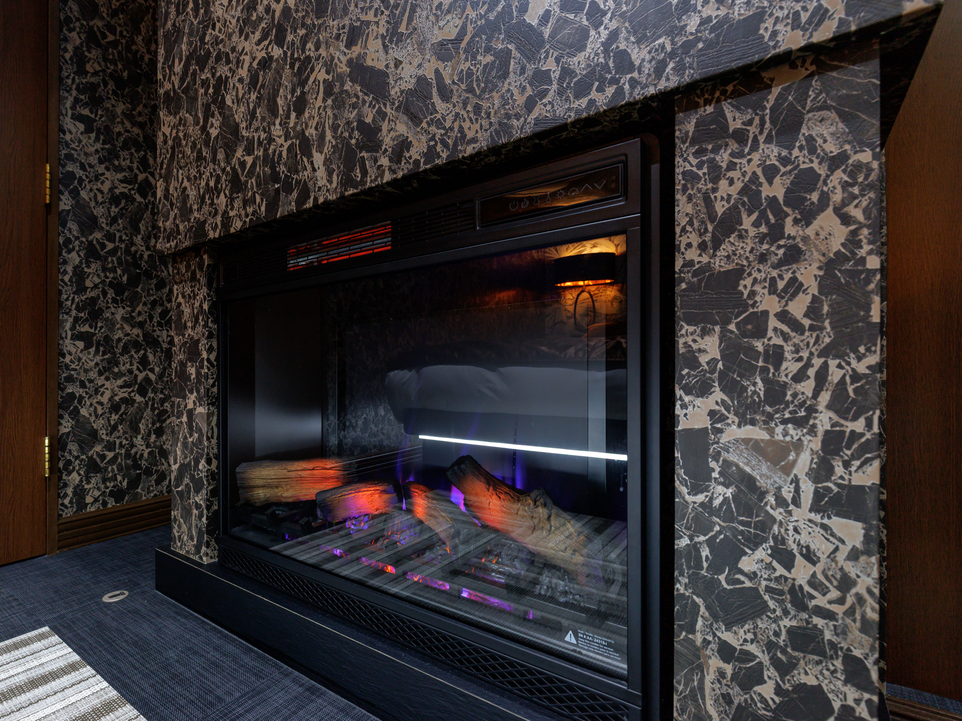 【禁煙】ラグジュアリーダブル(カラオケ・ソファー・電気暖炉付)