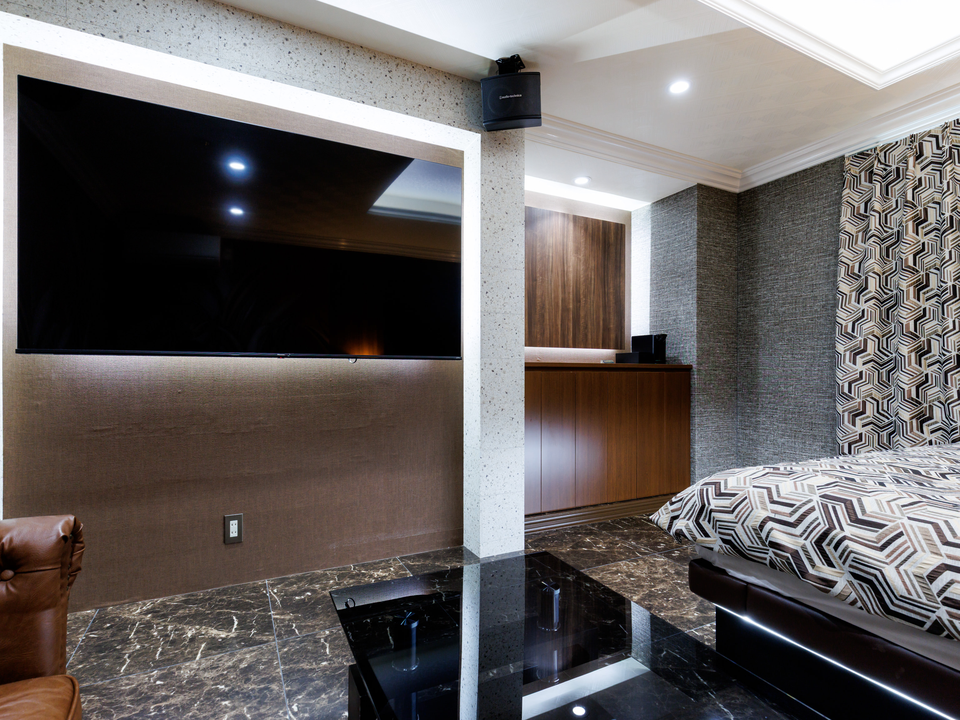 【禁煙】デラックスダブル(カラオケ・ソファー付)