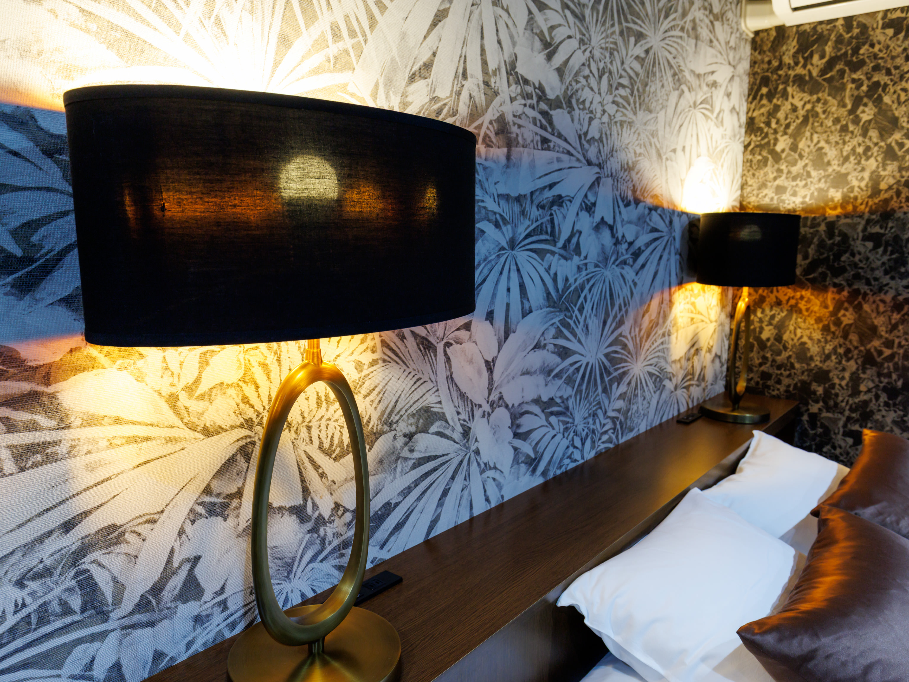 【禁煙】ラグジュアリーダブル(カラオケ・ソファー・電気暖炉付)