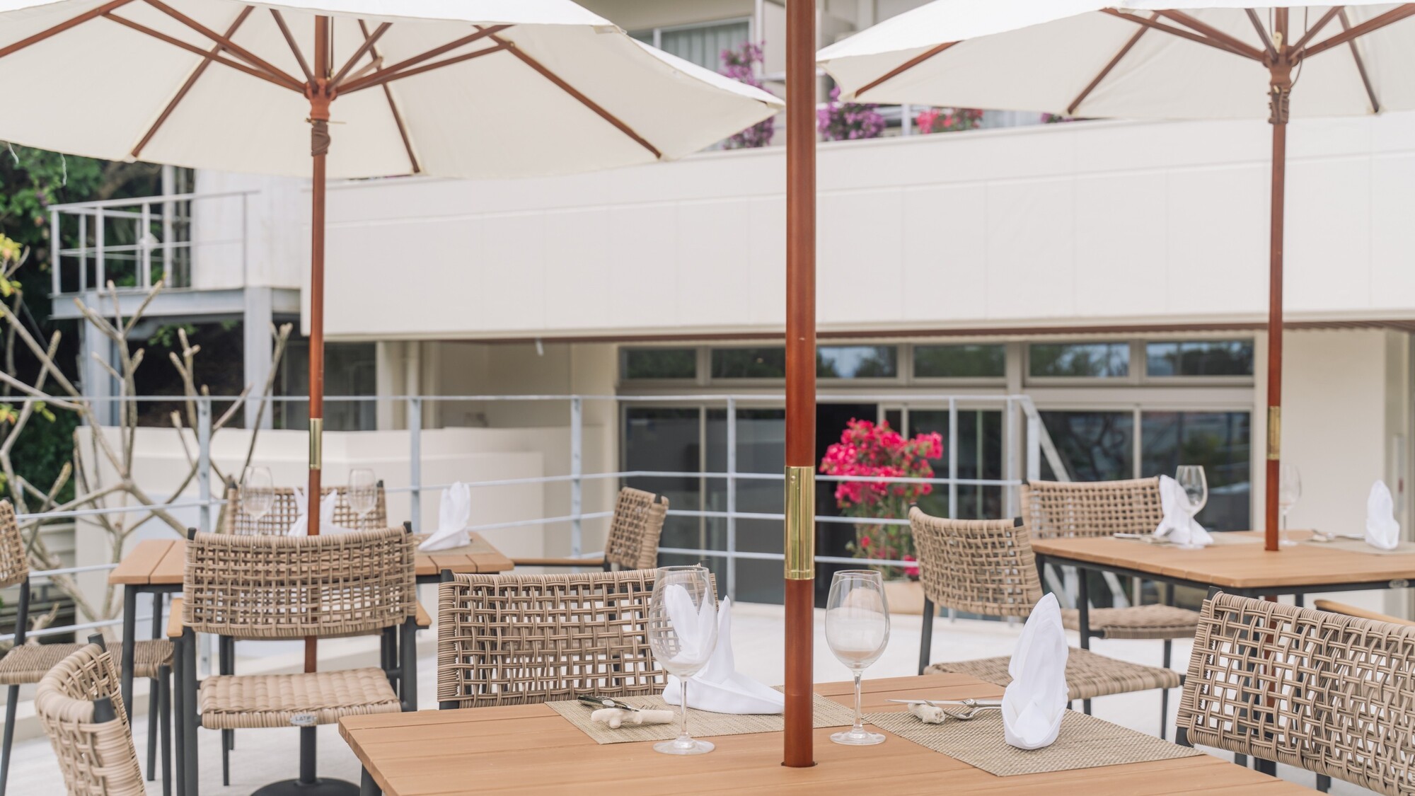 レセプション＆レストラン