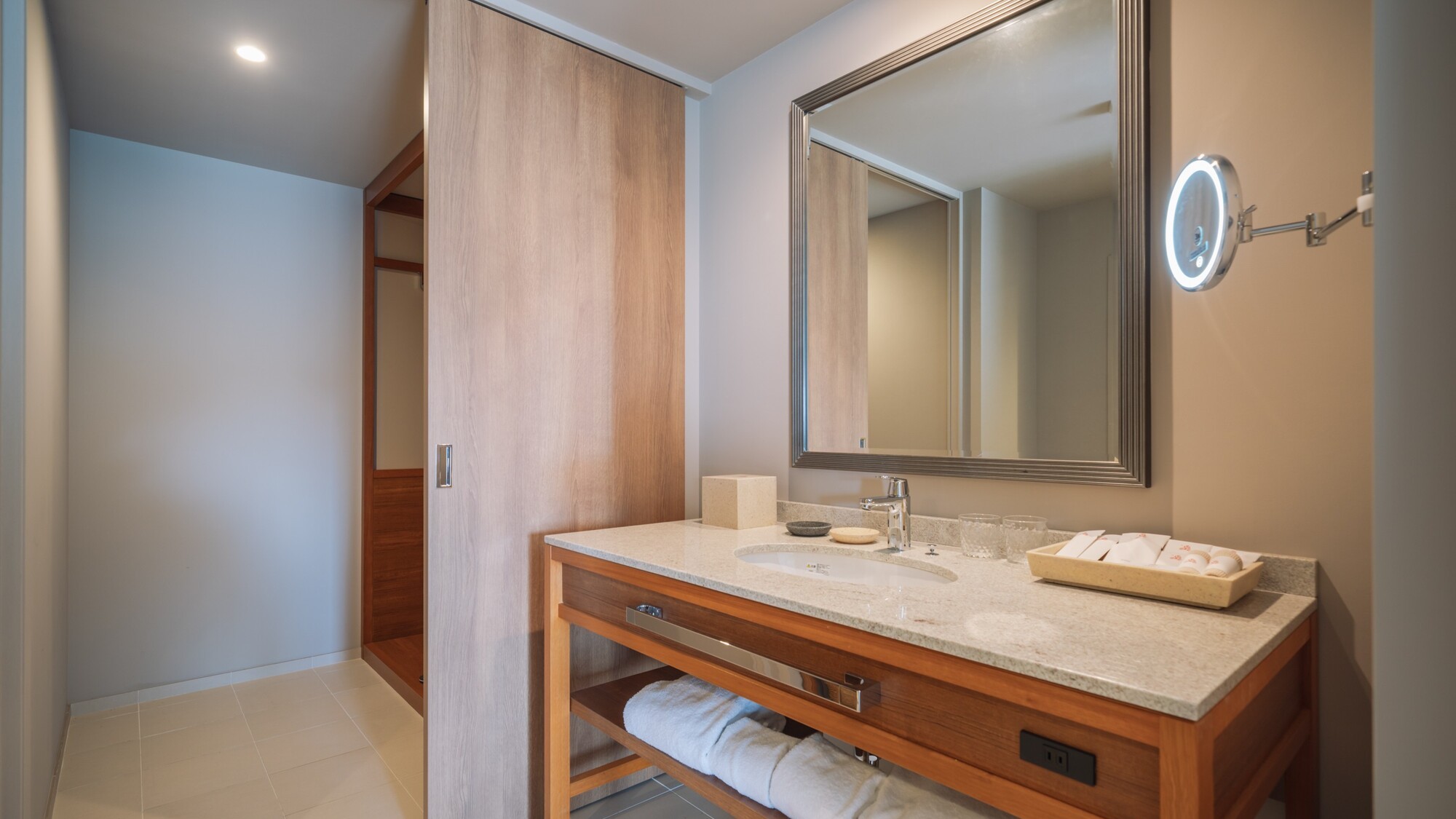 客室_アカスイート1ベッドルーム_A1B_R304