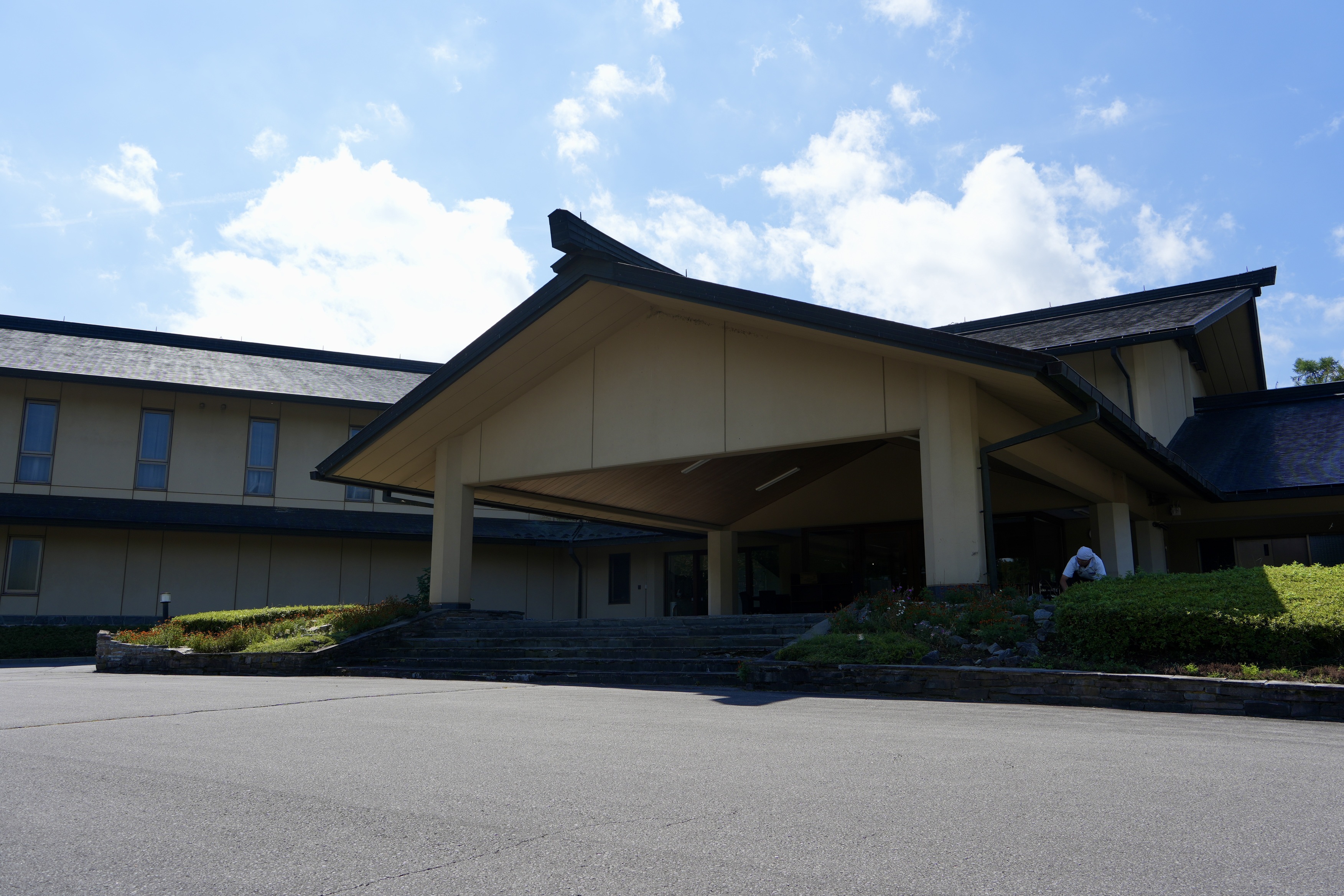 隣接ゴルフ場「サニーカントリークラブ」にてチェックイン