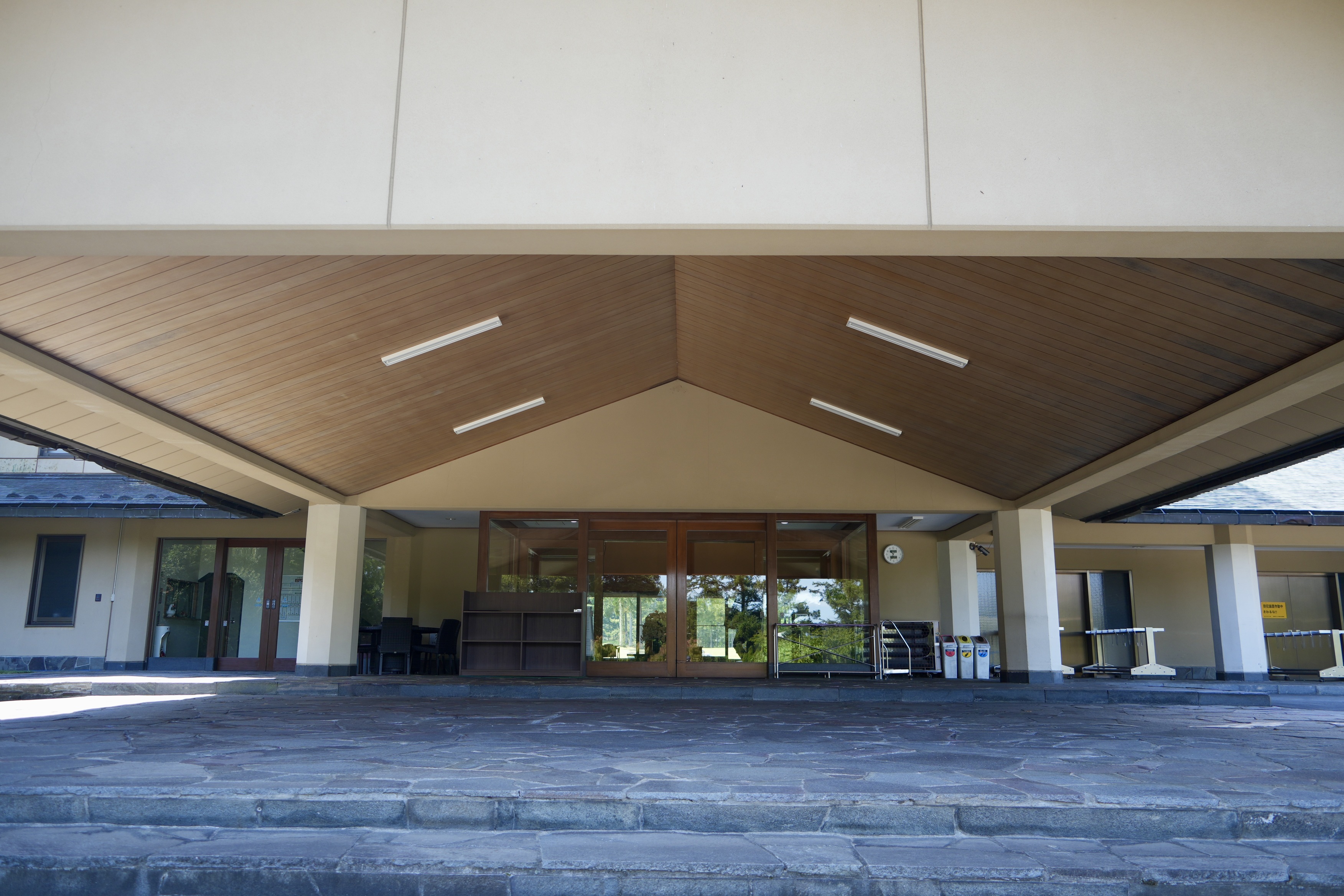 隣接ゴルフ場「サニーカントリークラブ」にてチェックイン