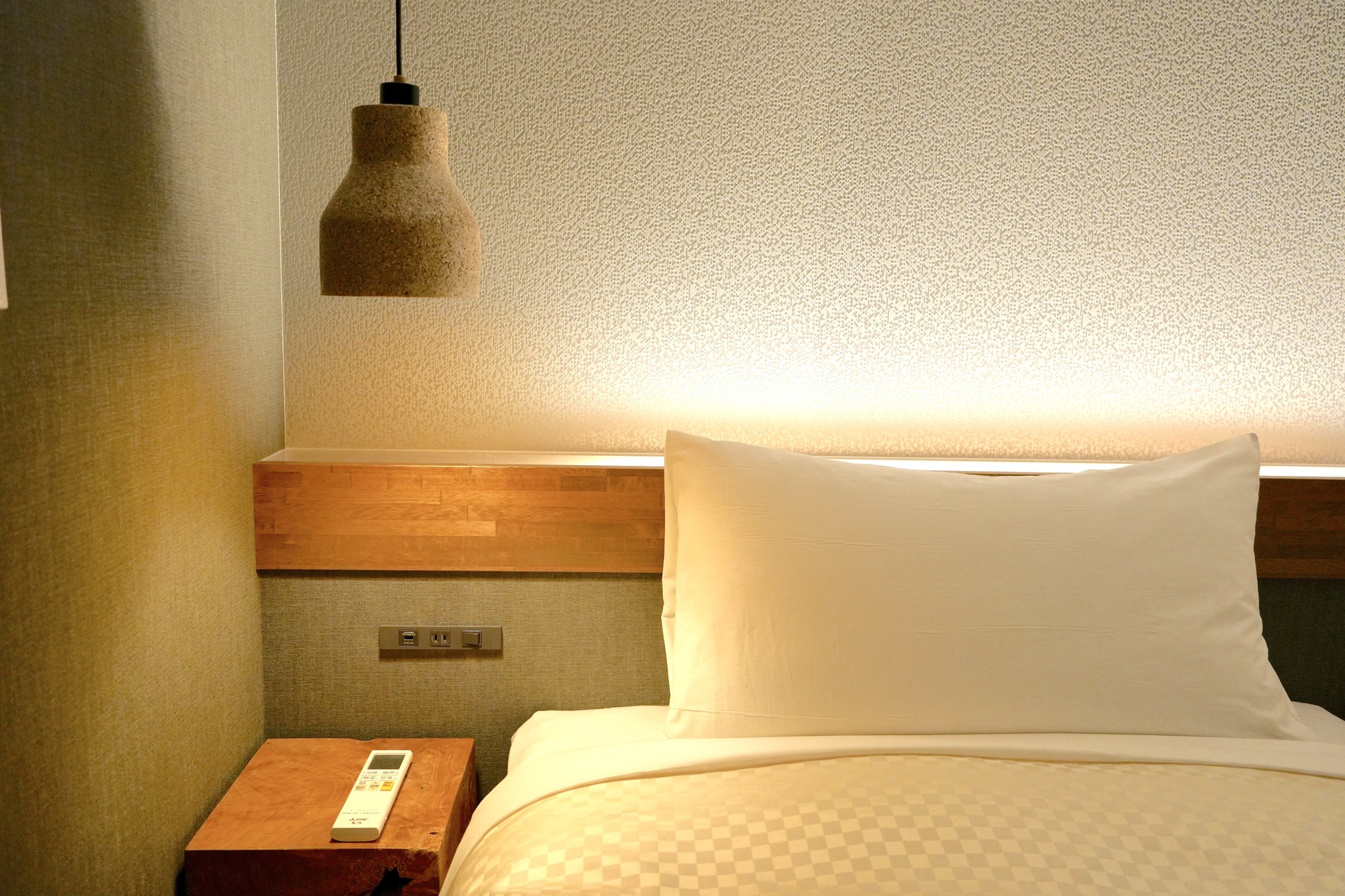 【コナシ】ベッドルーム② (セミダブルベッド&times;2台)