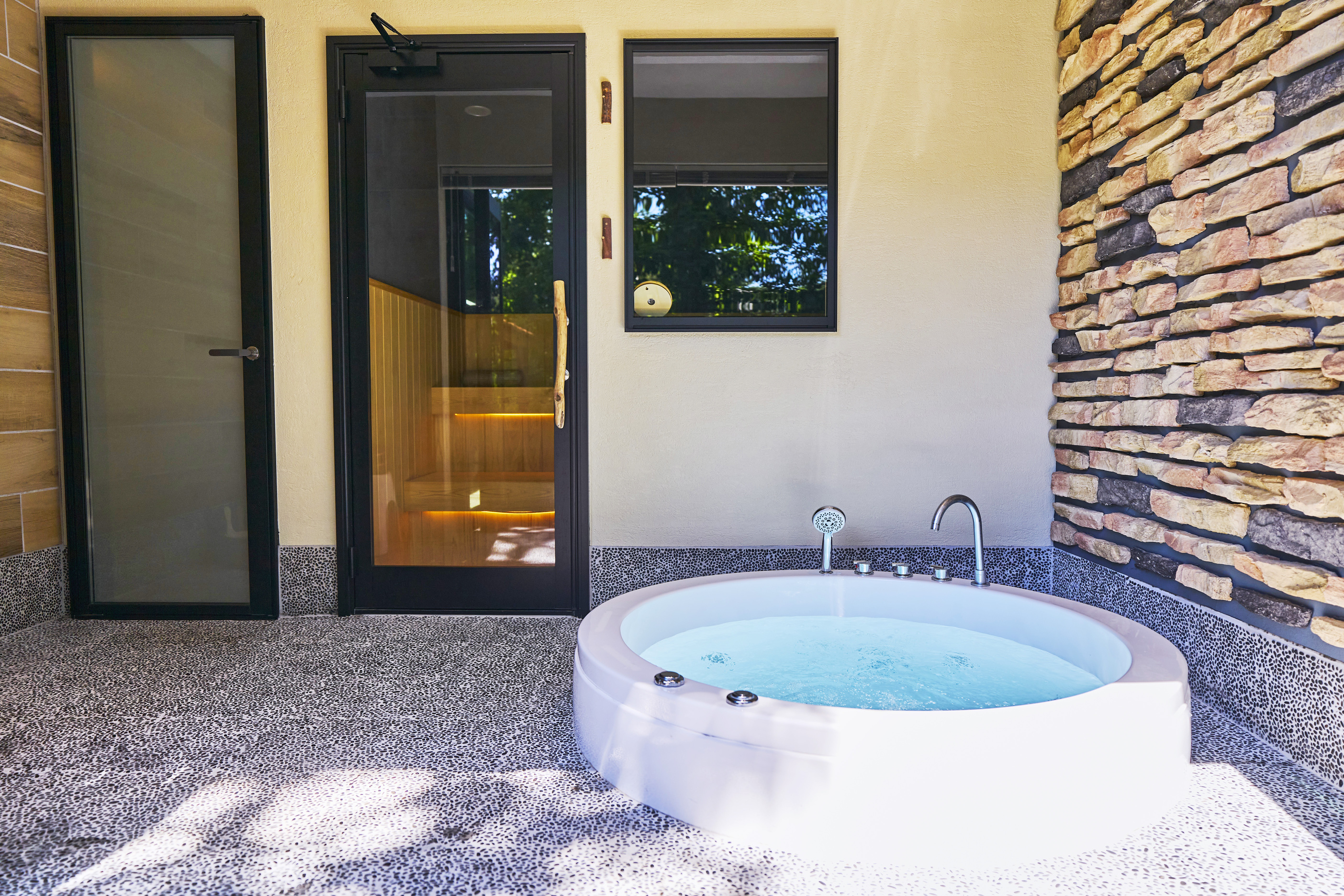 サウナの水風呂としてもご利用いただけます。