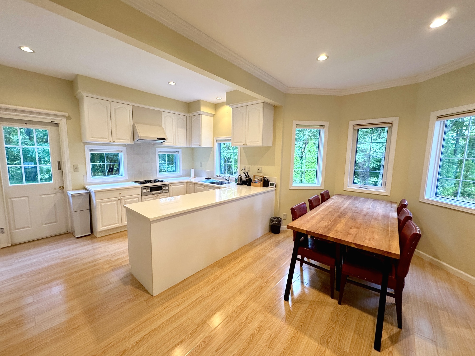 【アカマツ】ダイニング