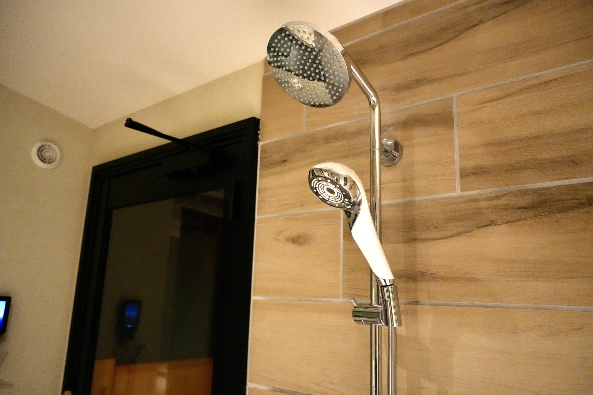 【コナシ】シャワー