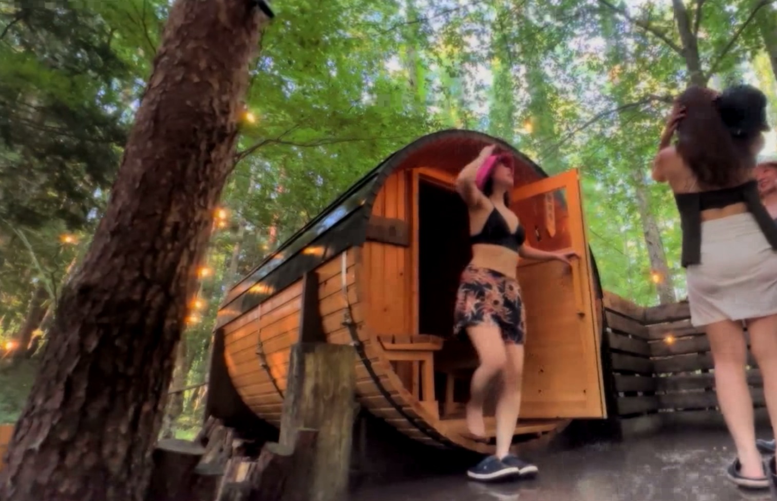 森中のバレルサウナ