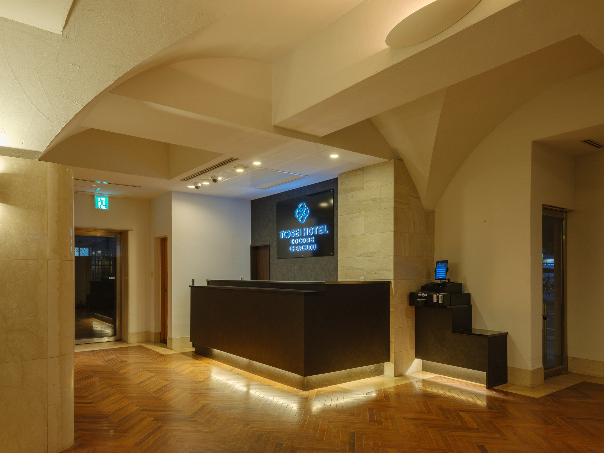 フロントにはスタッフがおりません。