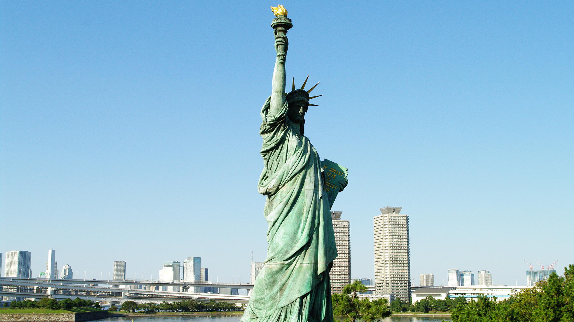 周辺観光｜自由の女神（お台場）（公共交通機関で約30分）