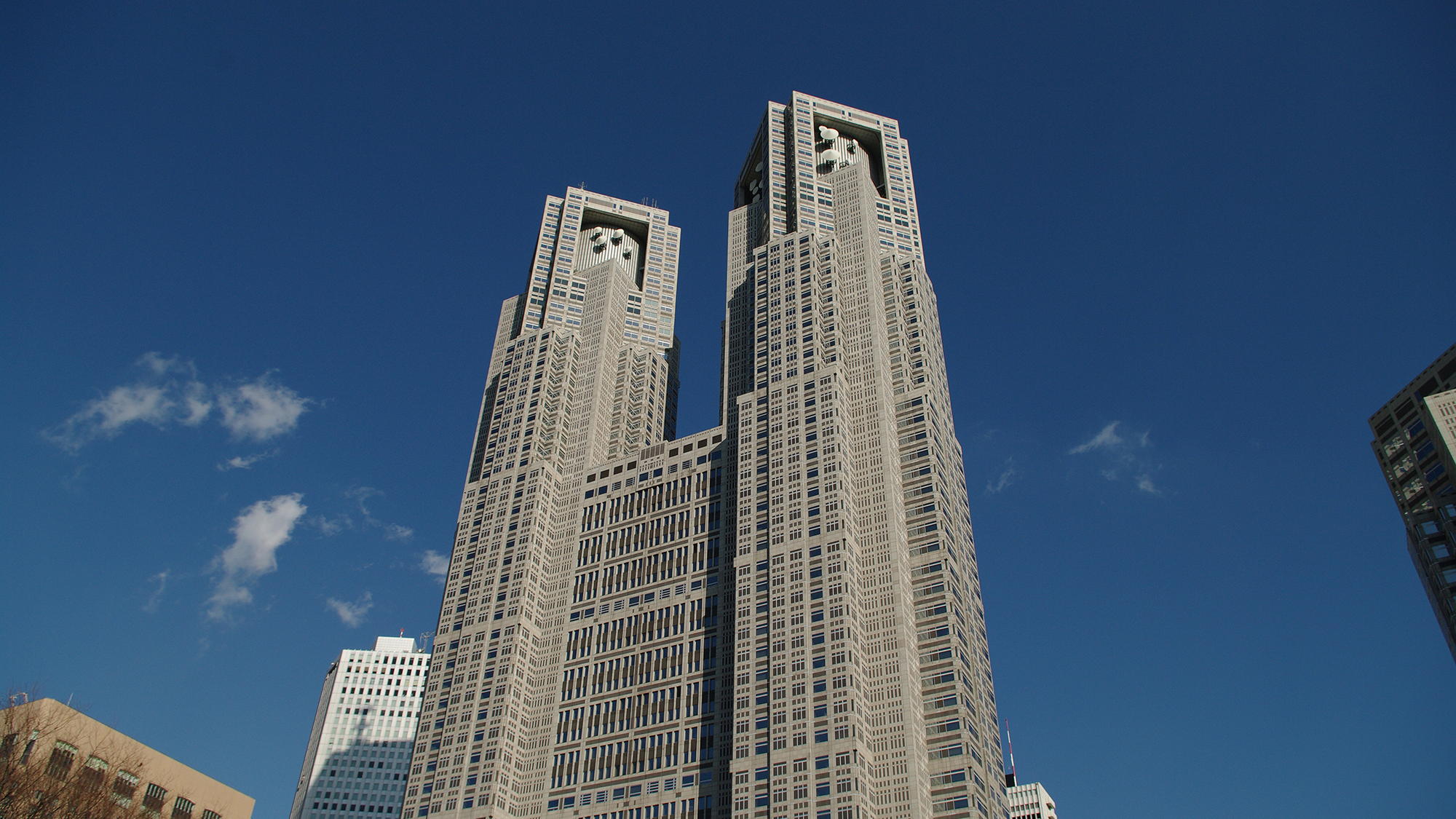 周辺観光｜都庁（公共交通機関で約20分）