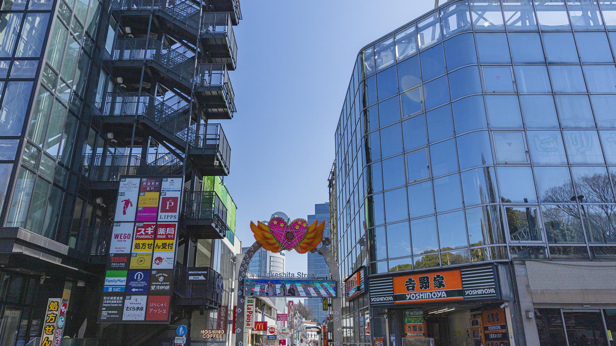 周辺観光｜原宿竹下通り（公共交通機関で約10分）