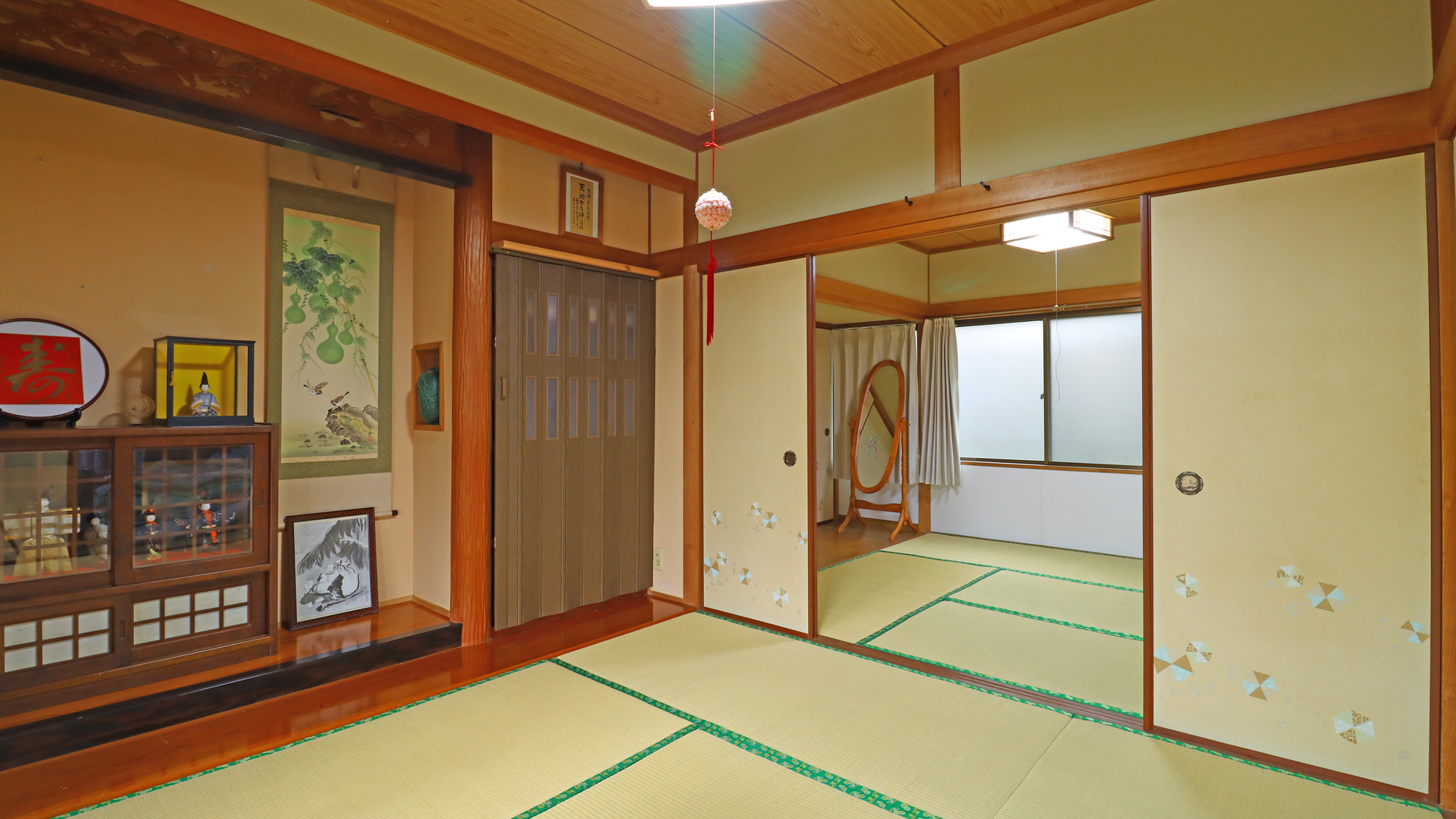 【つつじの館】畳の香りにほっと一息