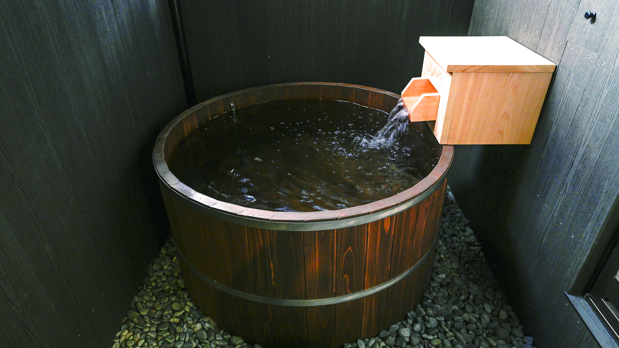 鈴 夢見坂 夢子（2階）