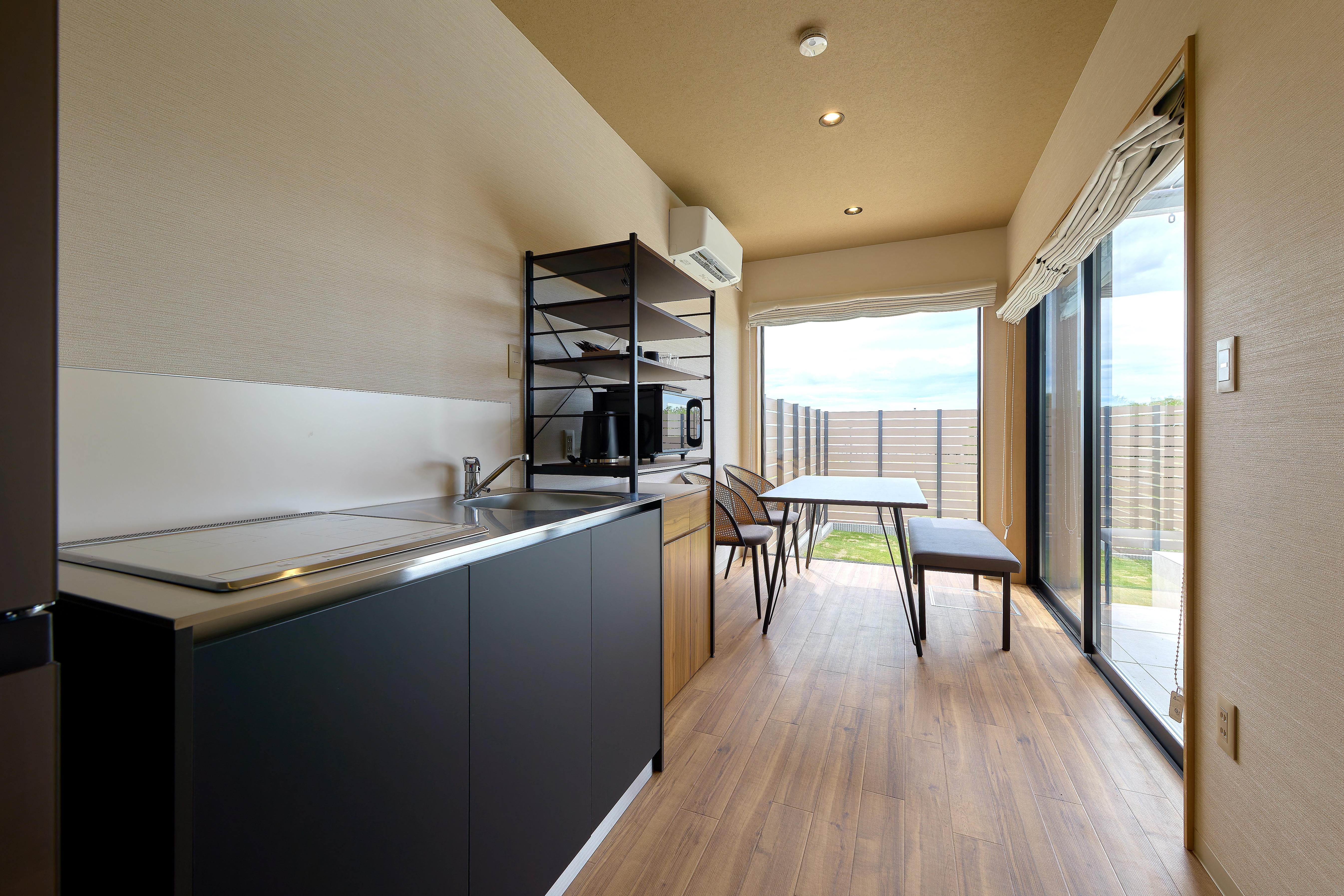 オーシャンガーデンダイニングキッチン